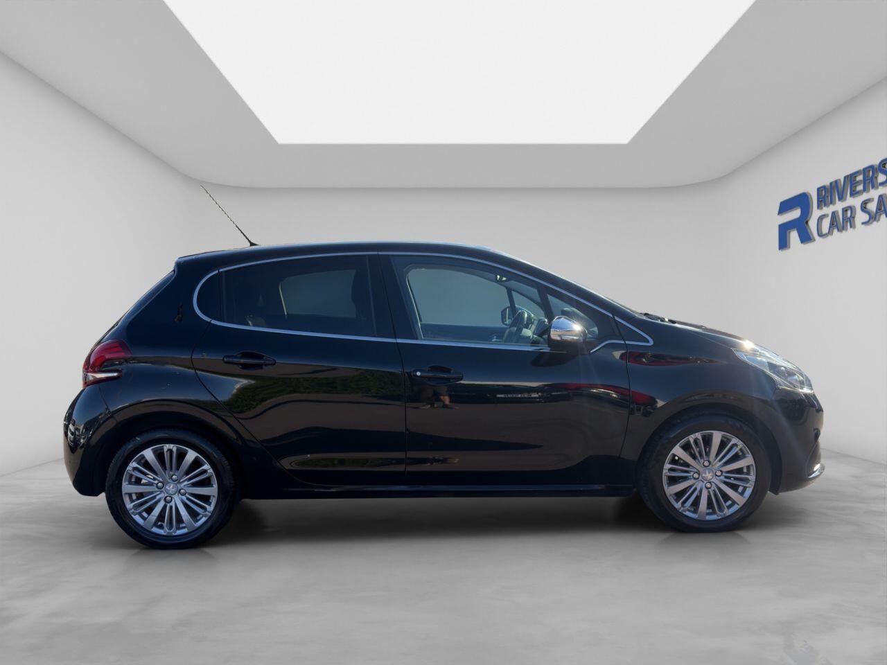 Peugeot 208 view 4