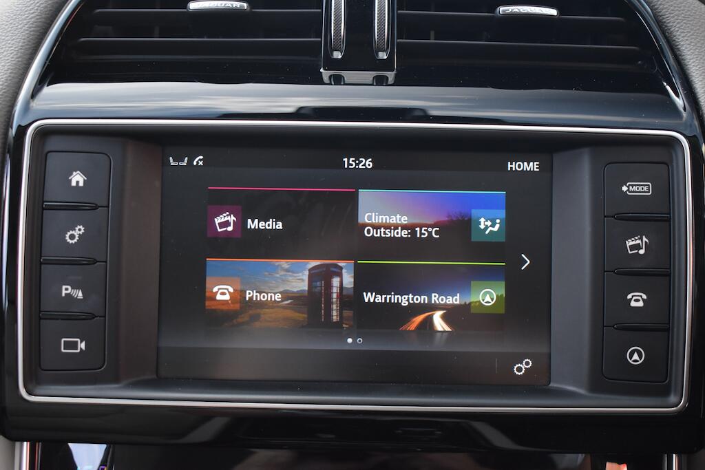 Jaguar Xe view 56
