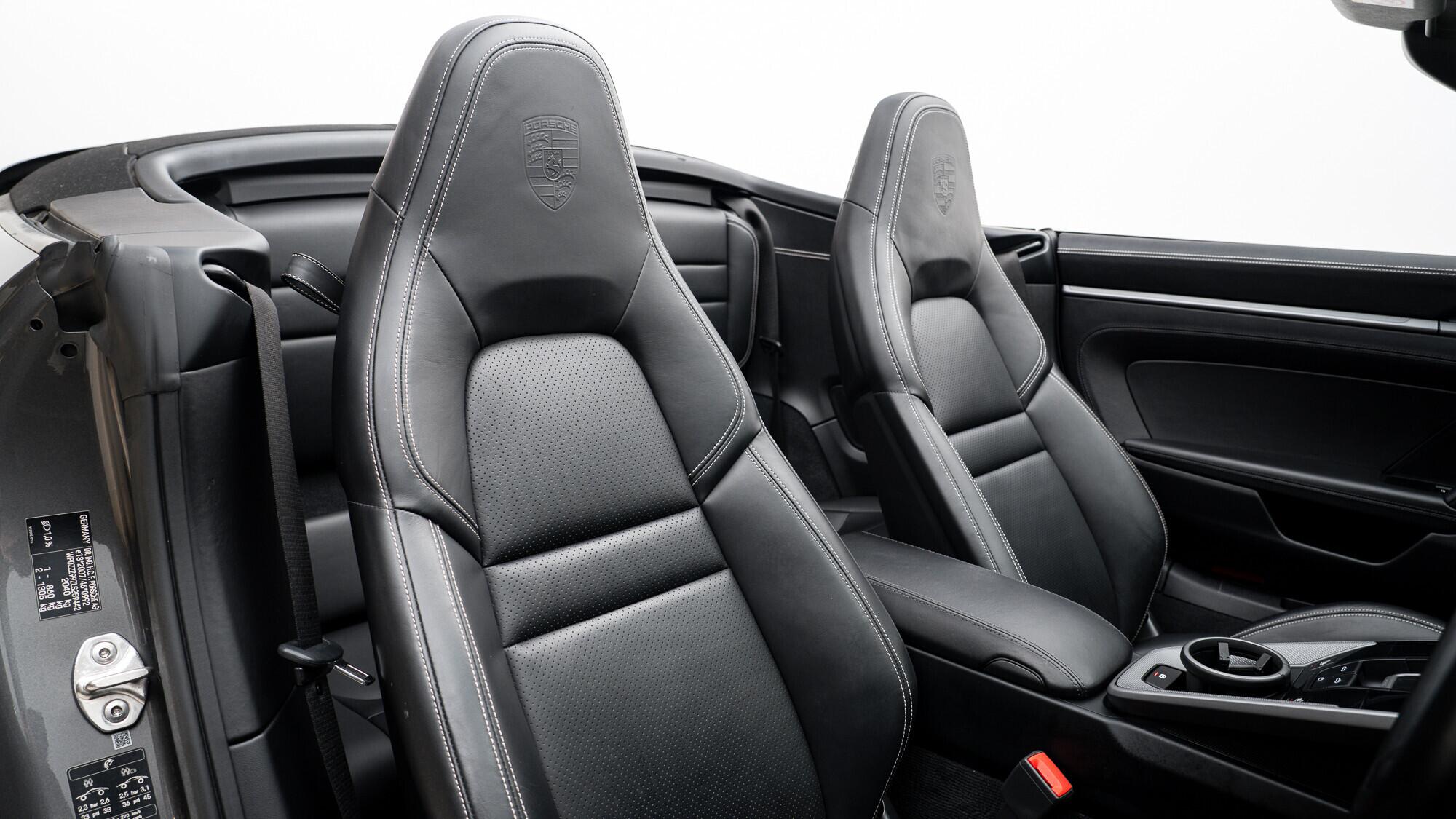 Porsche 911 view 8