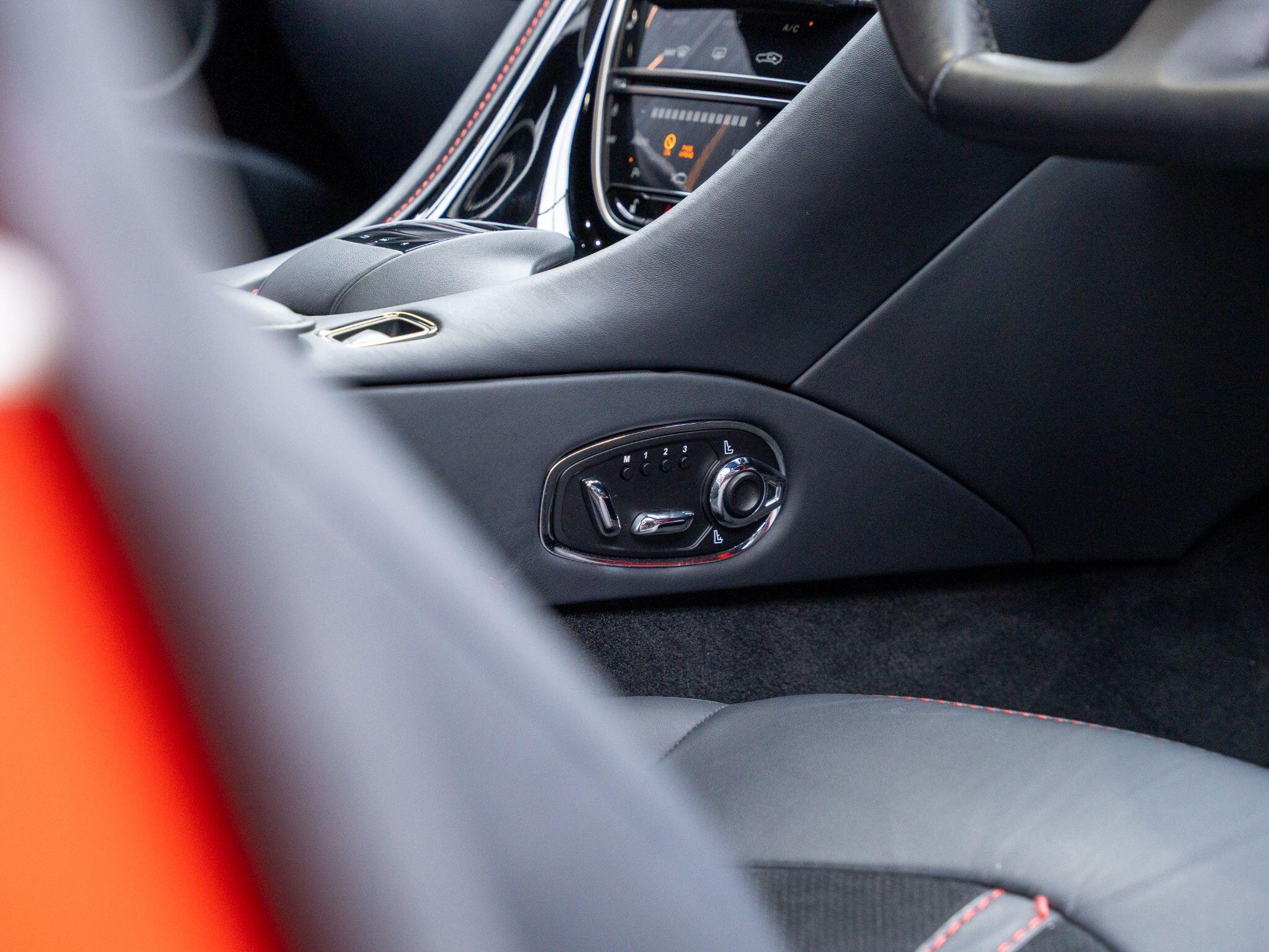 Aston Martin DB11 view 29