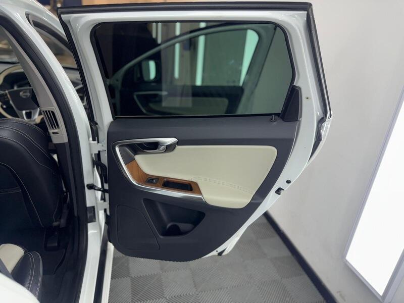 2014 Volvo XC60 3.0 T6 SE Lux Nav Estate 5dr Petrol Geartronic AWD Euro 5 (304 ps) • 40,000 miles image 32