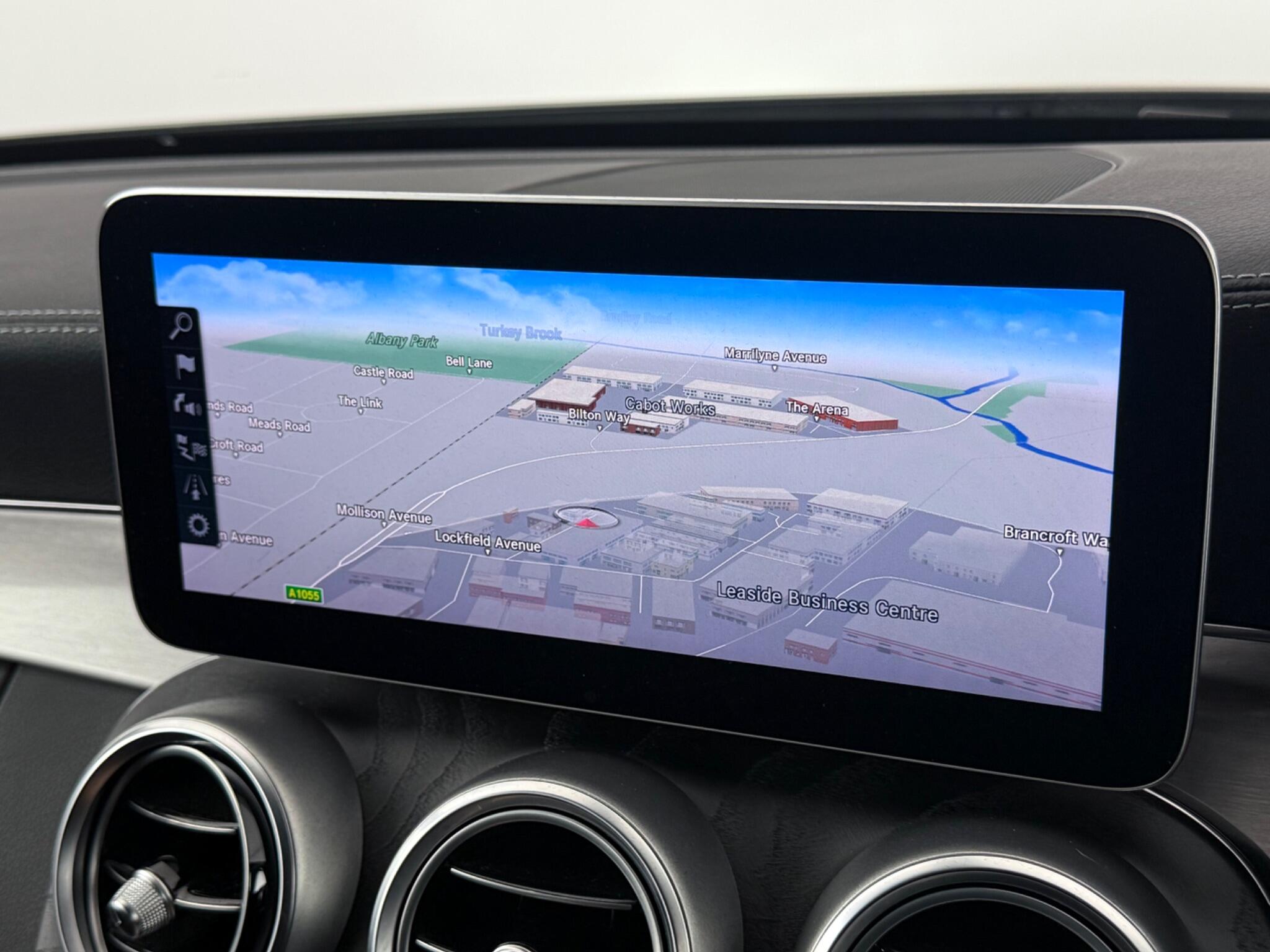 Mercedes-Benz C-Class view 25