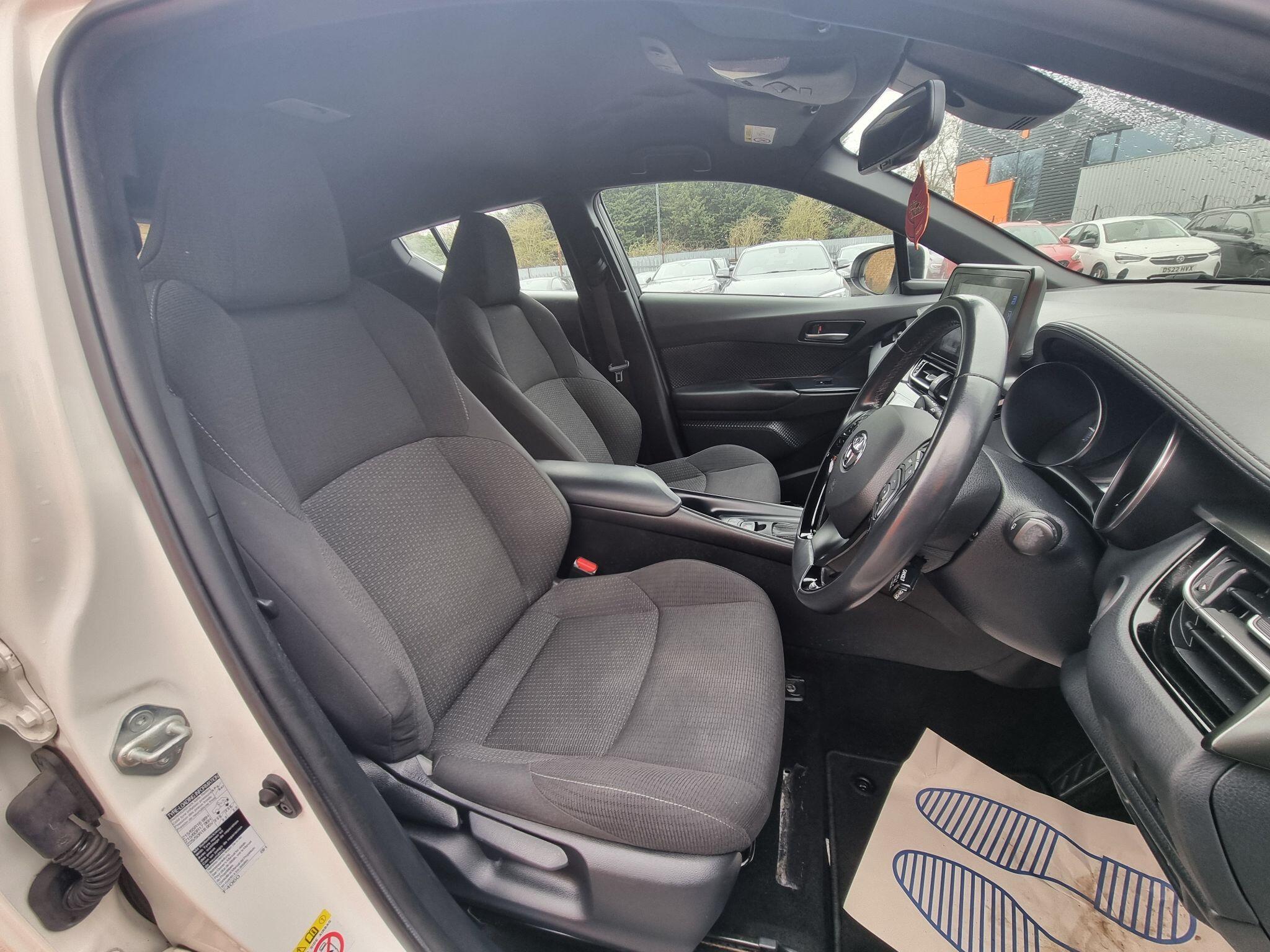 Toyota C-HR view 29