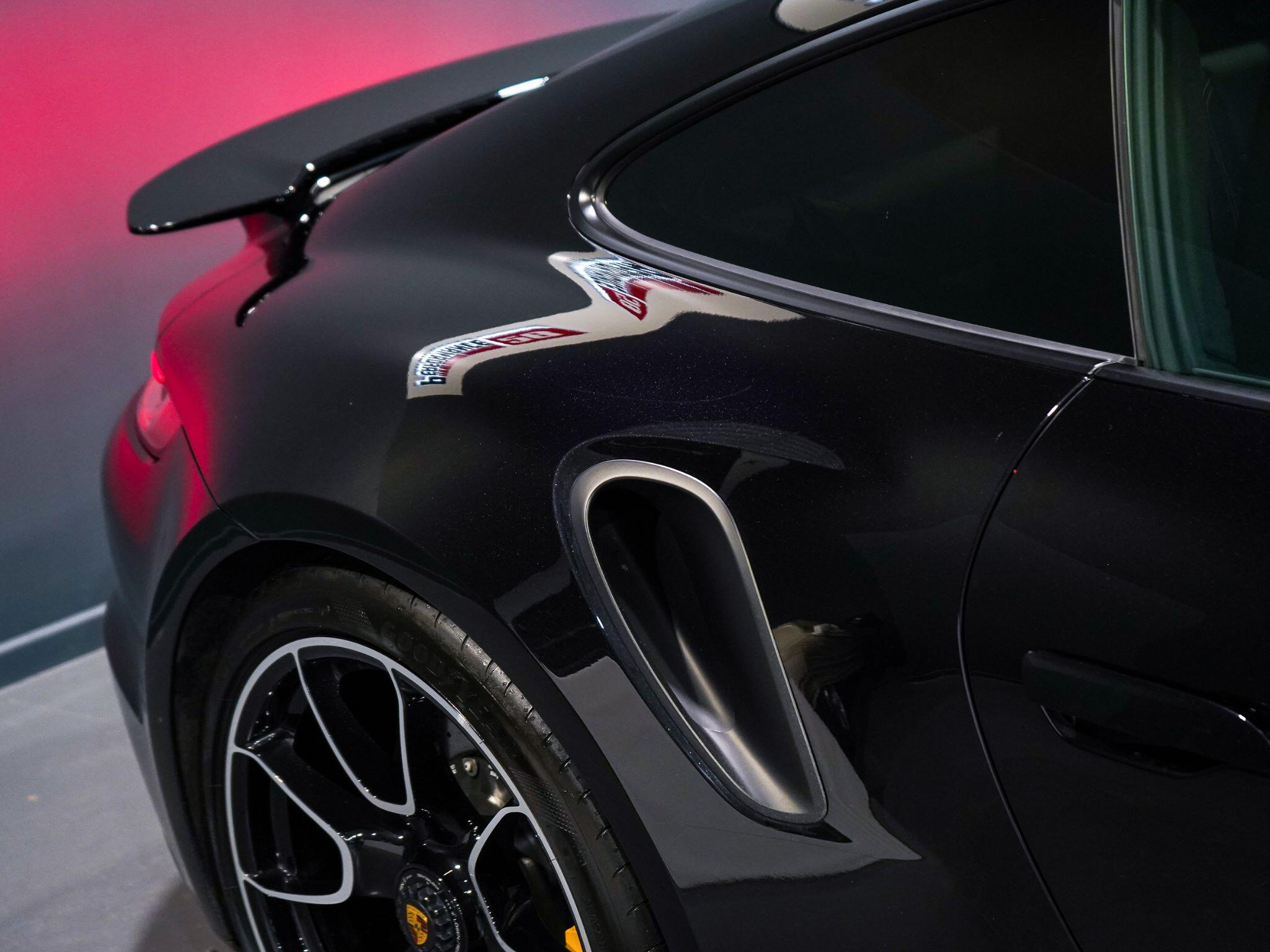 Porsche 911 view 39
