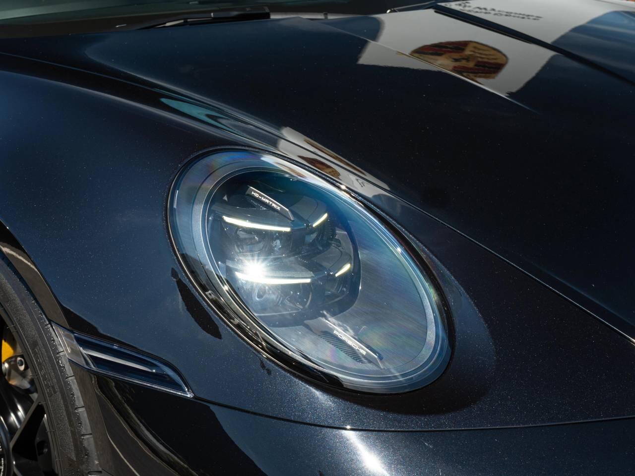 Porsche 911 view 16