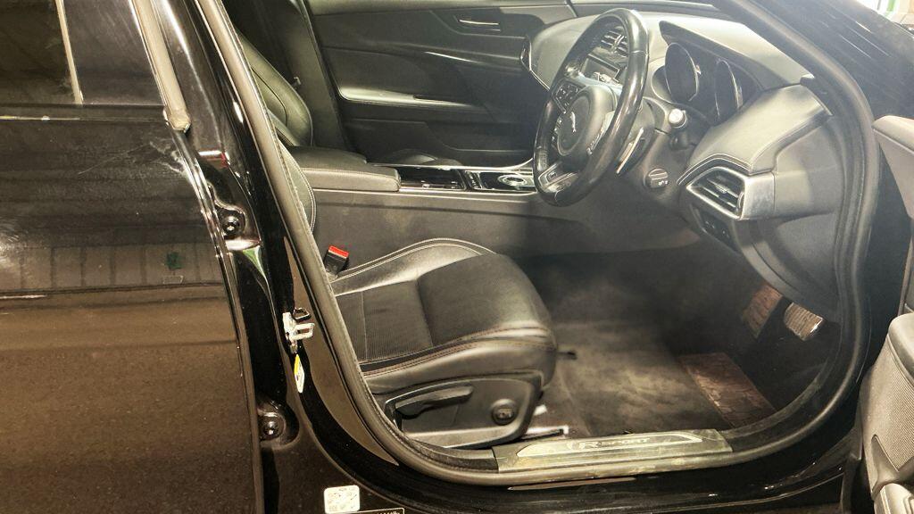 Jaguar XE view 11