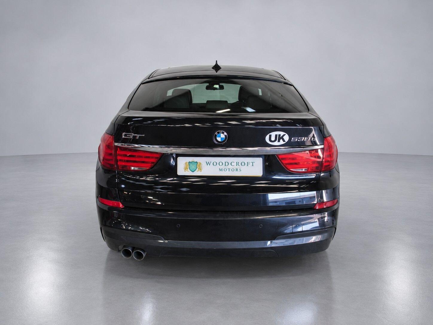 BMW 5 Series view 14