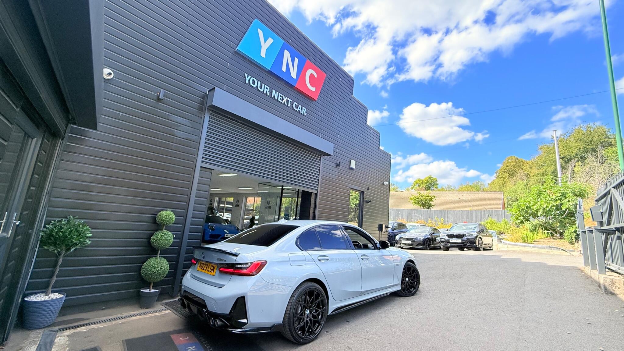 BMW 3 Series view 5