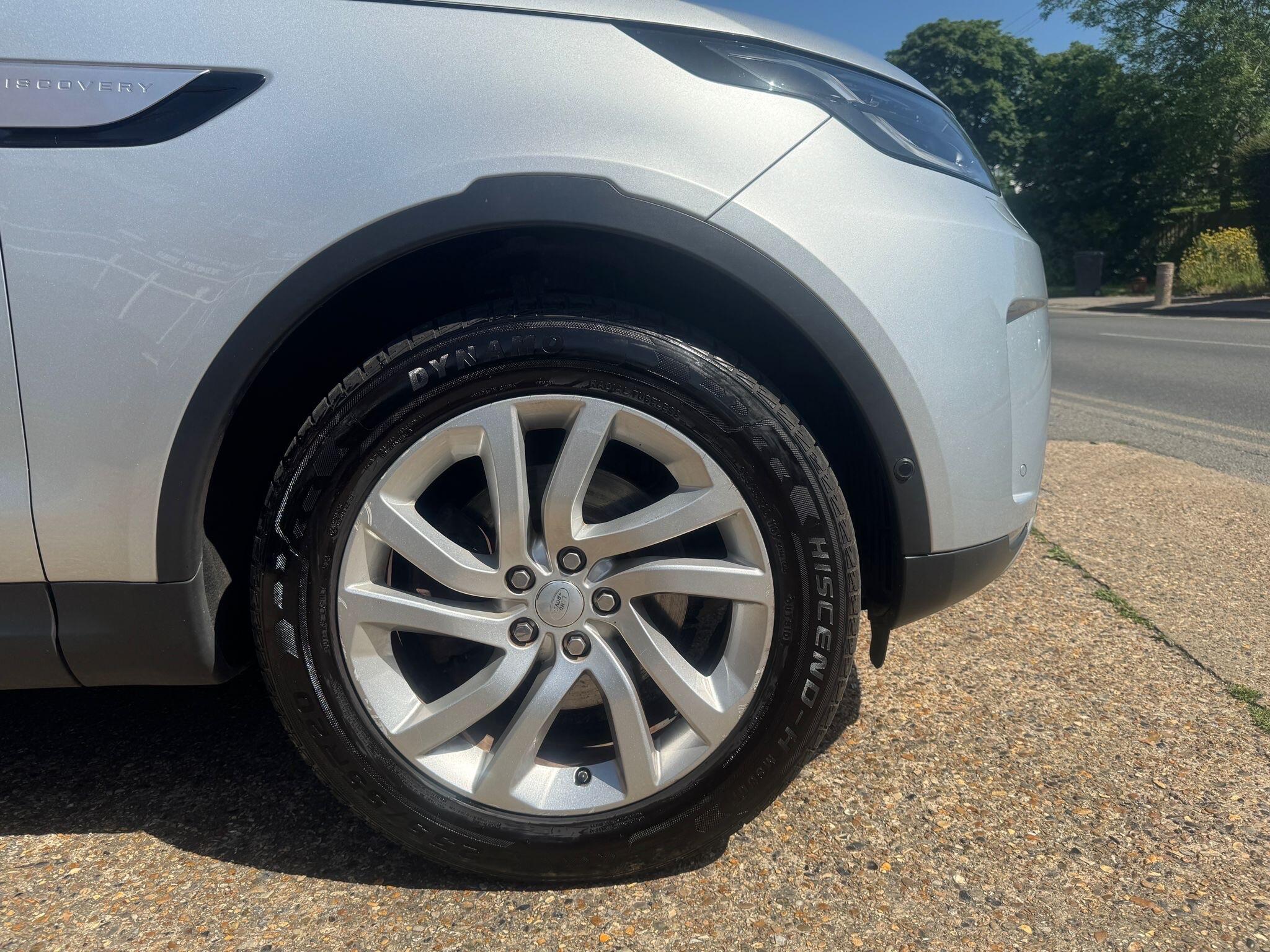 Land Rover Discovery view 40