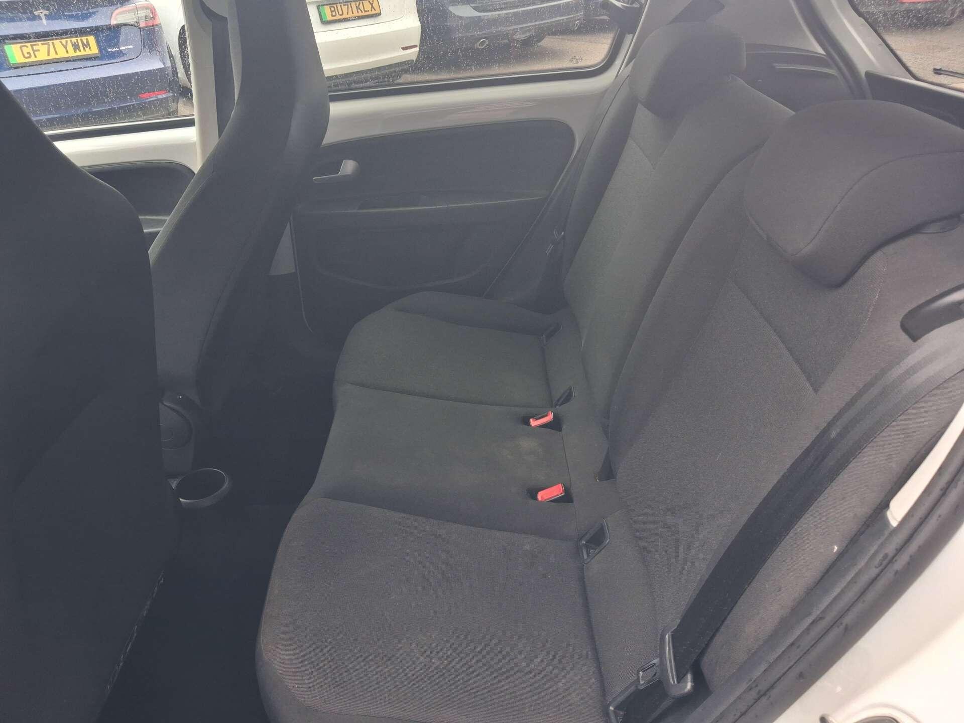 Volkswagen up! view 23