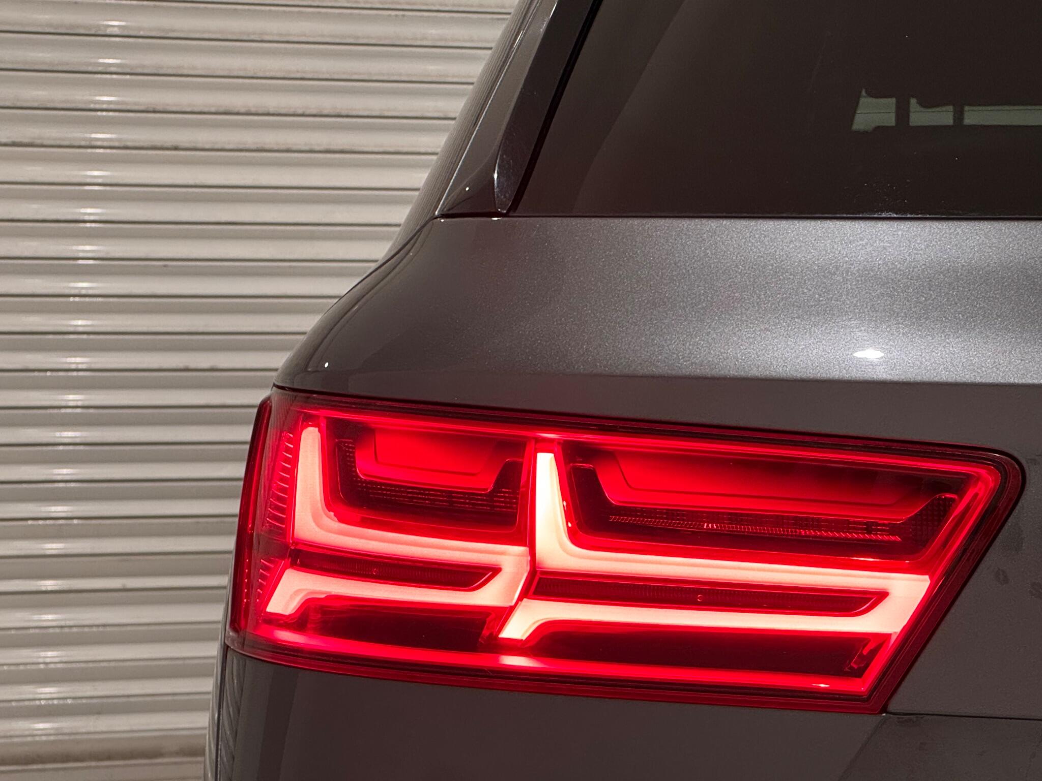 Audi Q7 view 26
