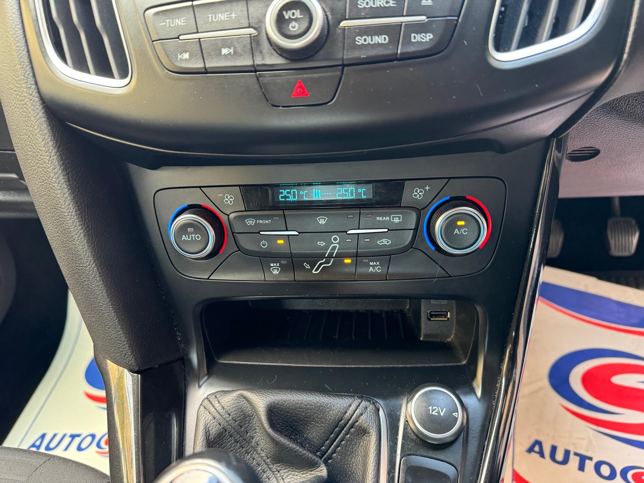 Ford Focus view 19