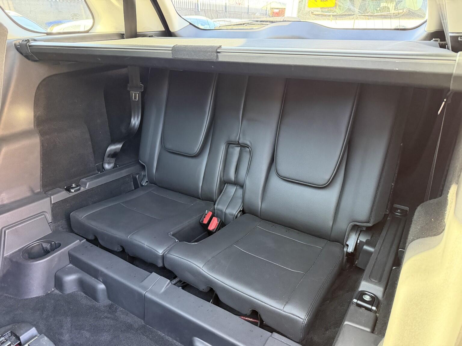 Land Rover Discovery Sport view 23