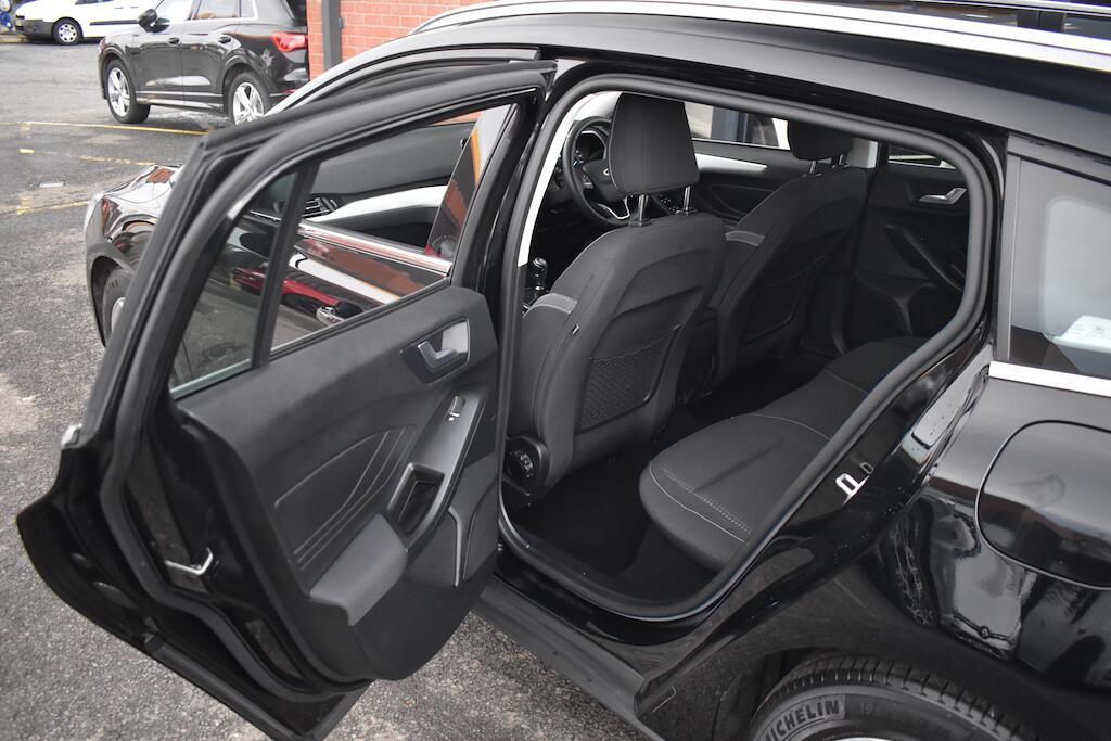 Ford Focus view 40