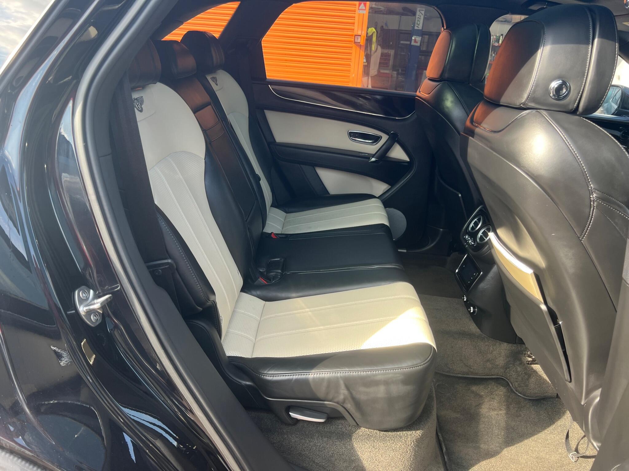 Bentley Bentayga view 27