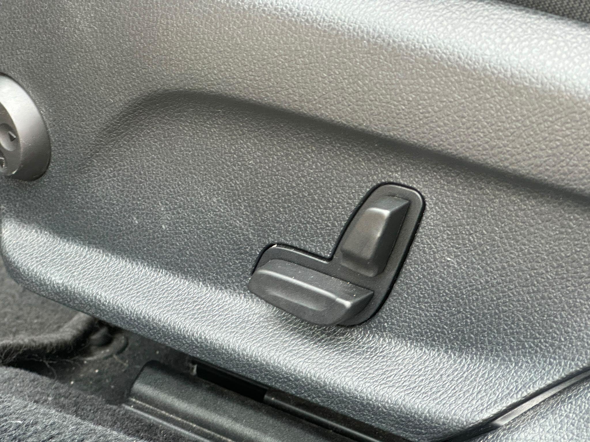 Mercedes-Benz E Class view 35