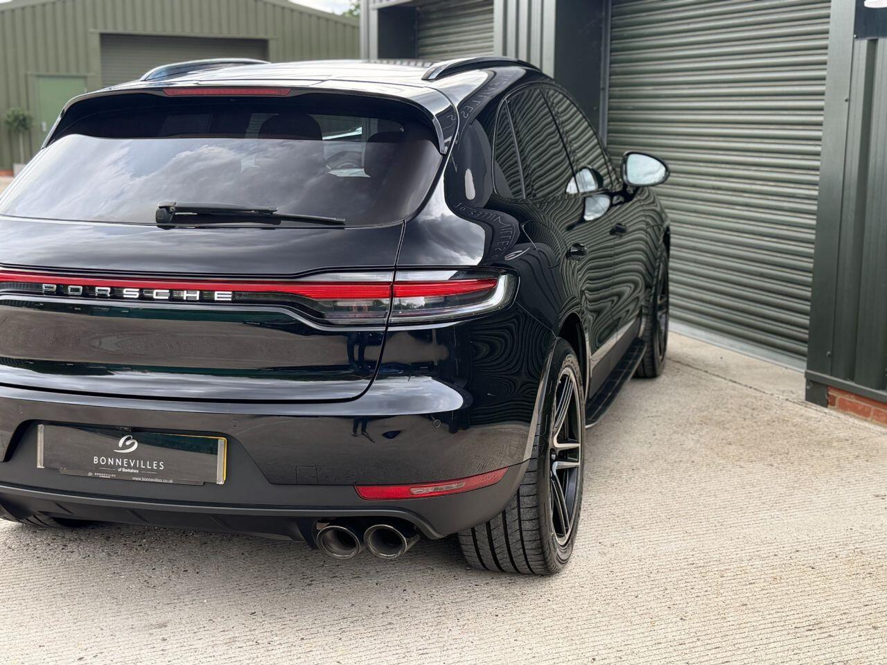 Porsche Macan view 24
