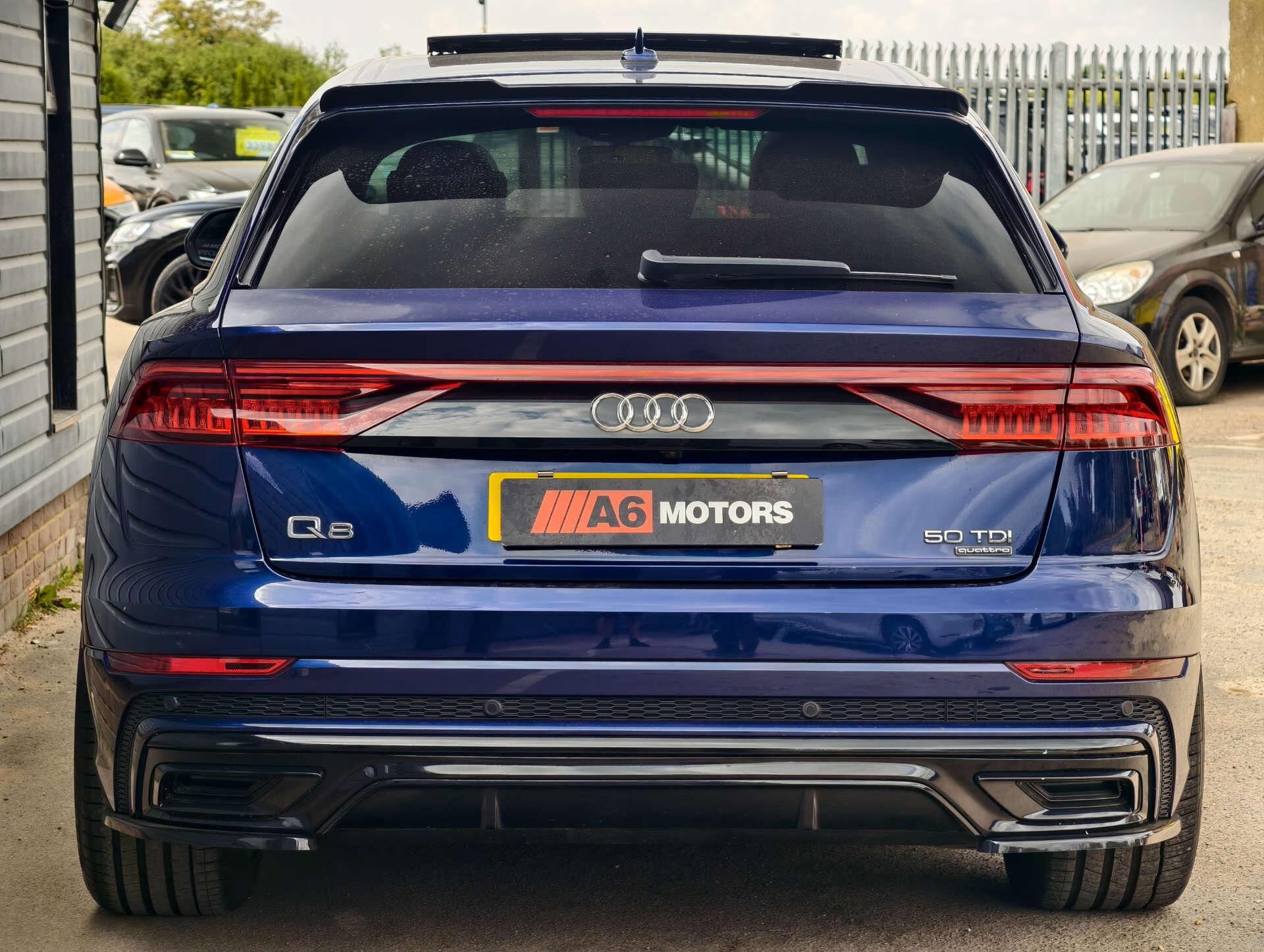 Audi Q8 view 12