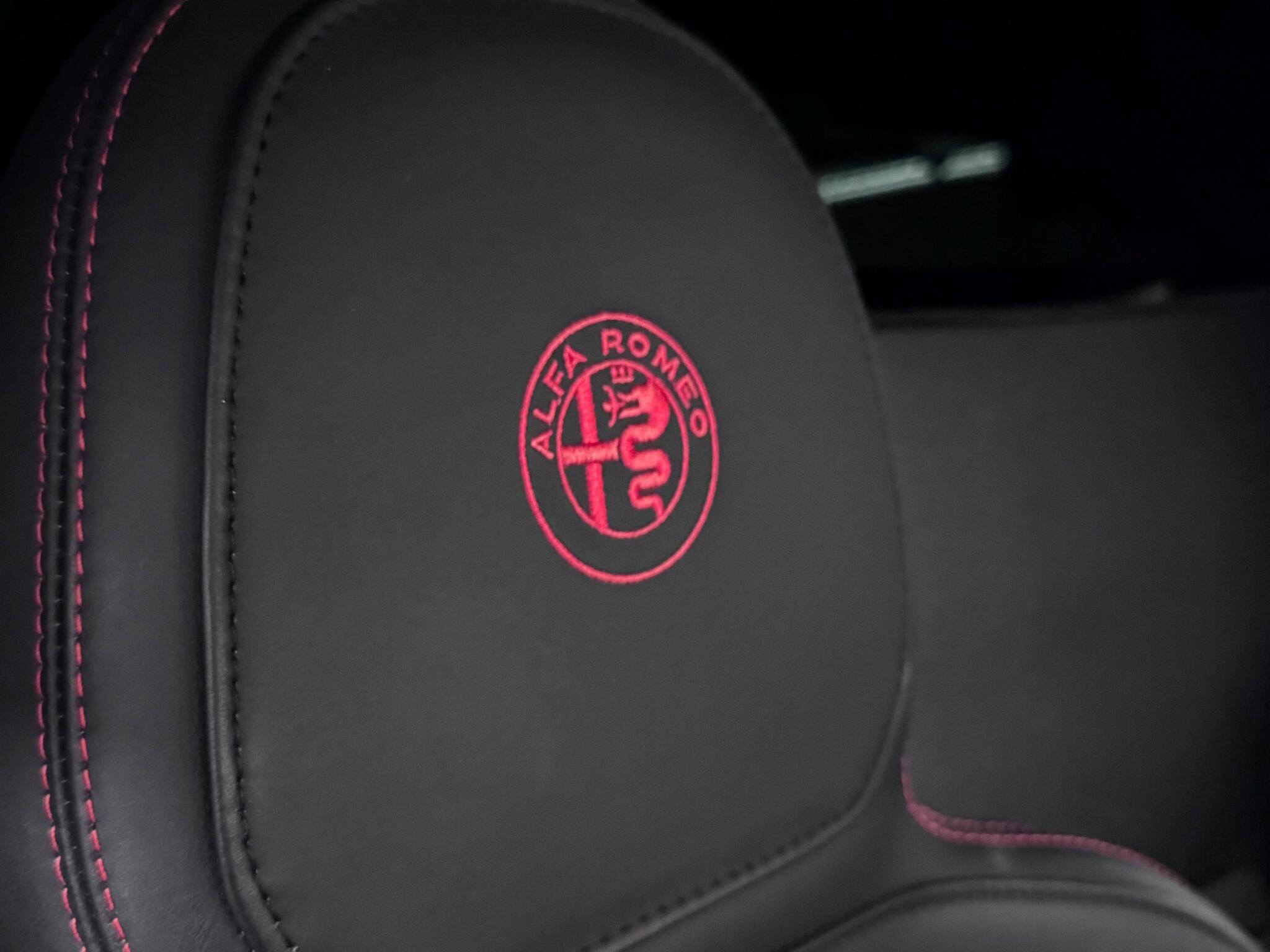 Alfa Romeo 4c view 26