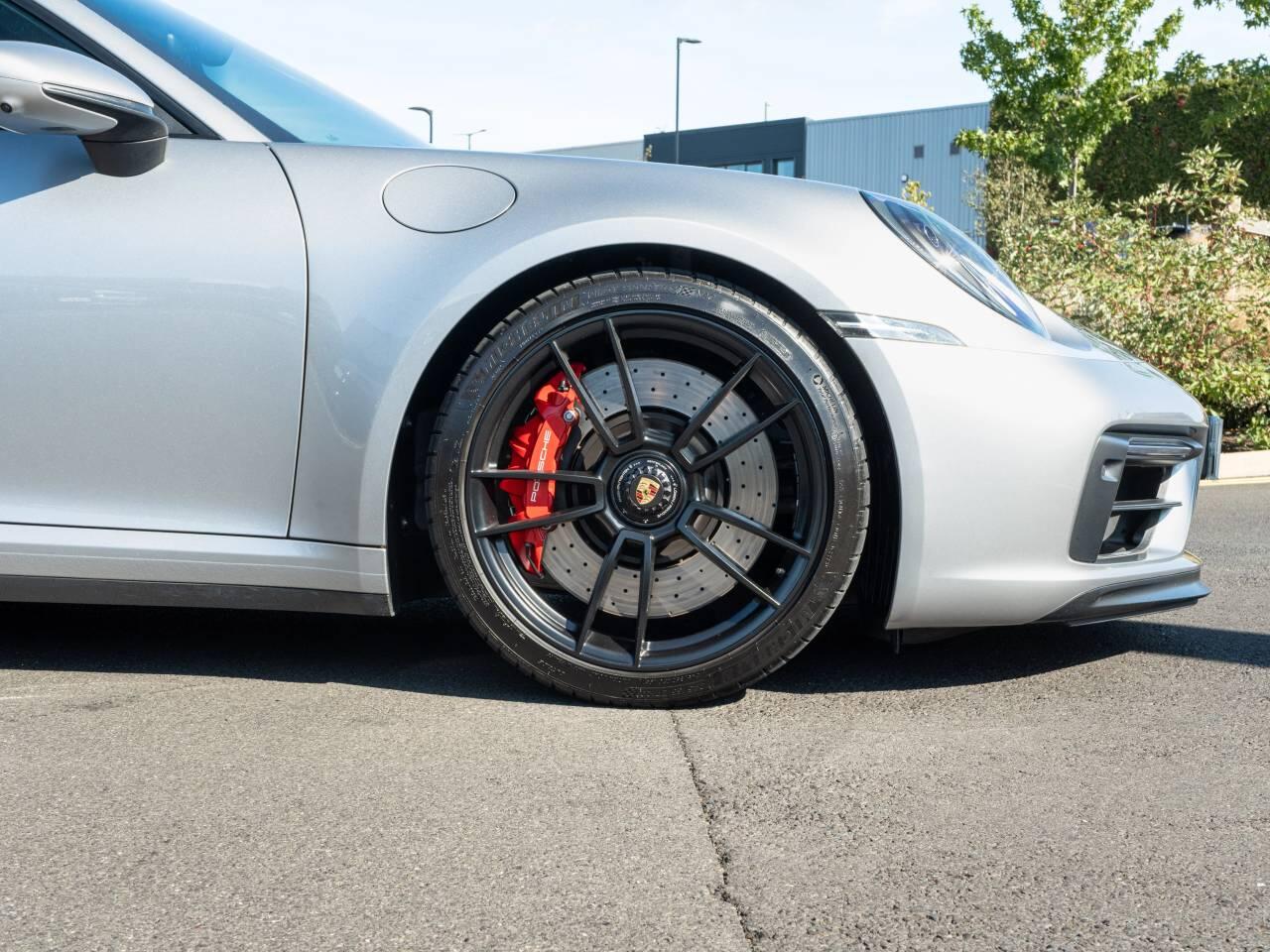 Porsche 911 view 14