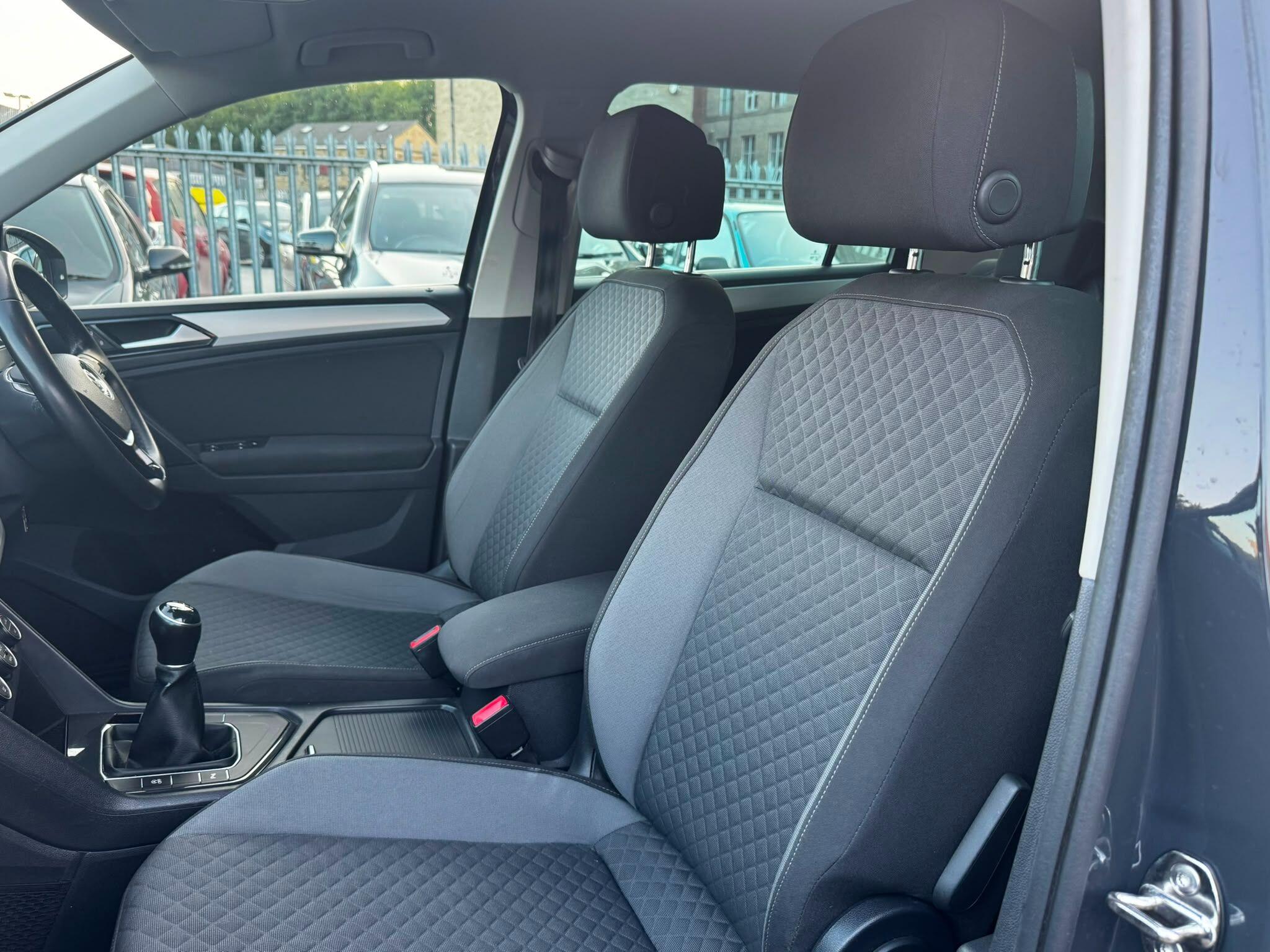 Volkswagen Tiguan view 32