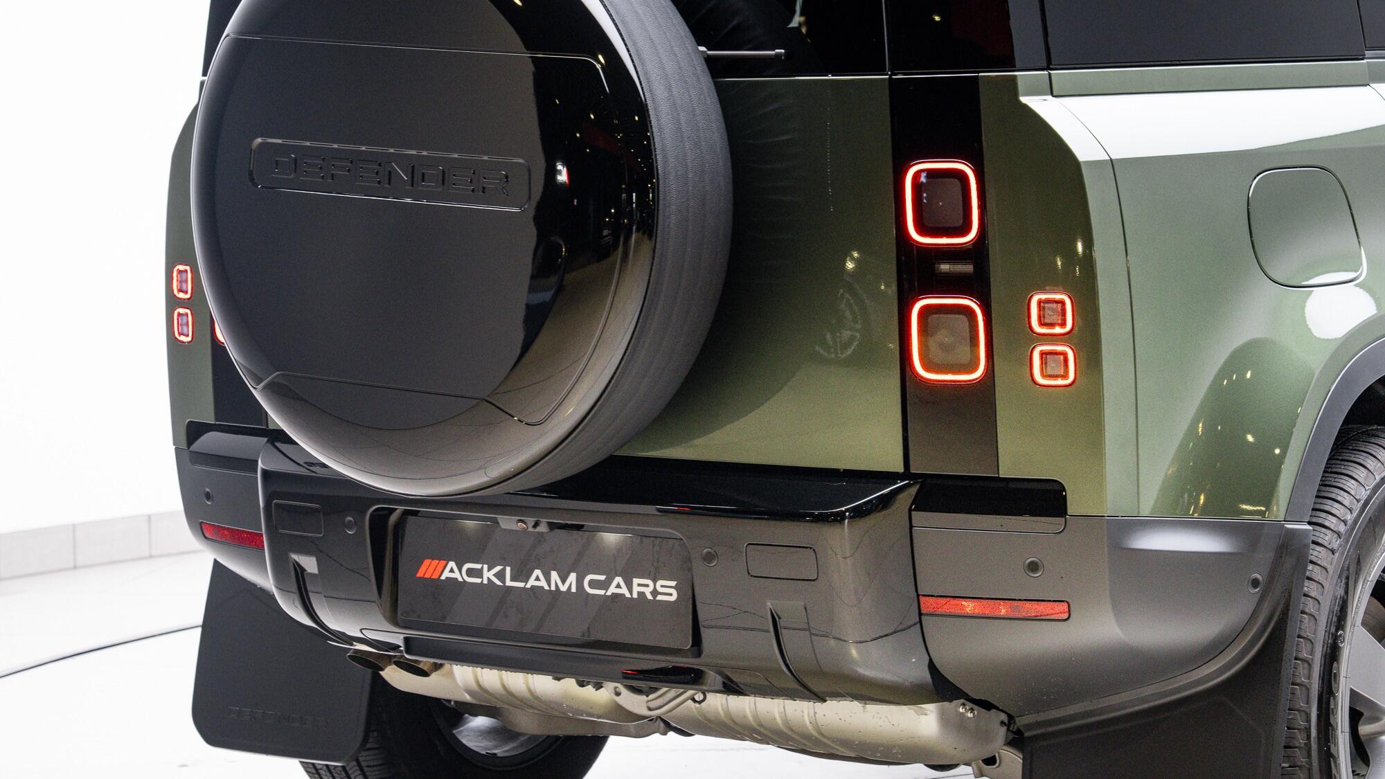 Land Rover Defender 110 view 42