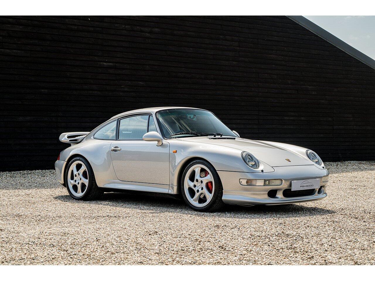 Porsche 911 view 3