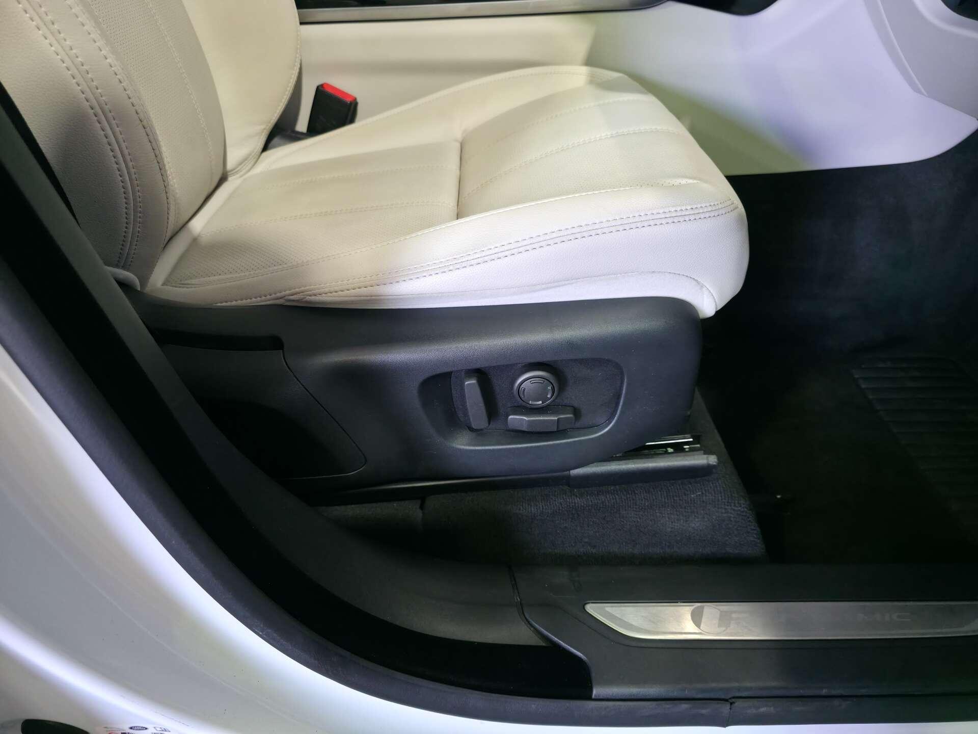 Land Rover Range Rover Velar view 55