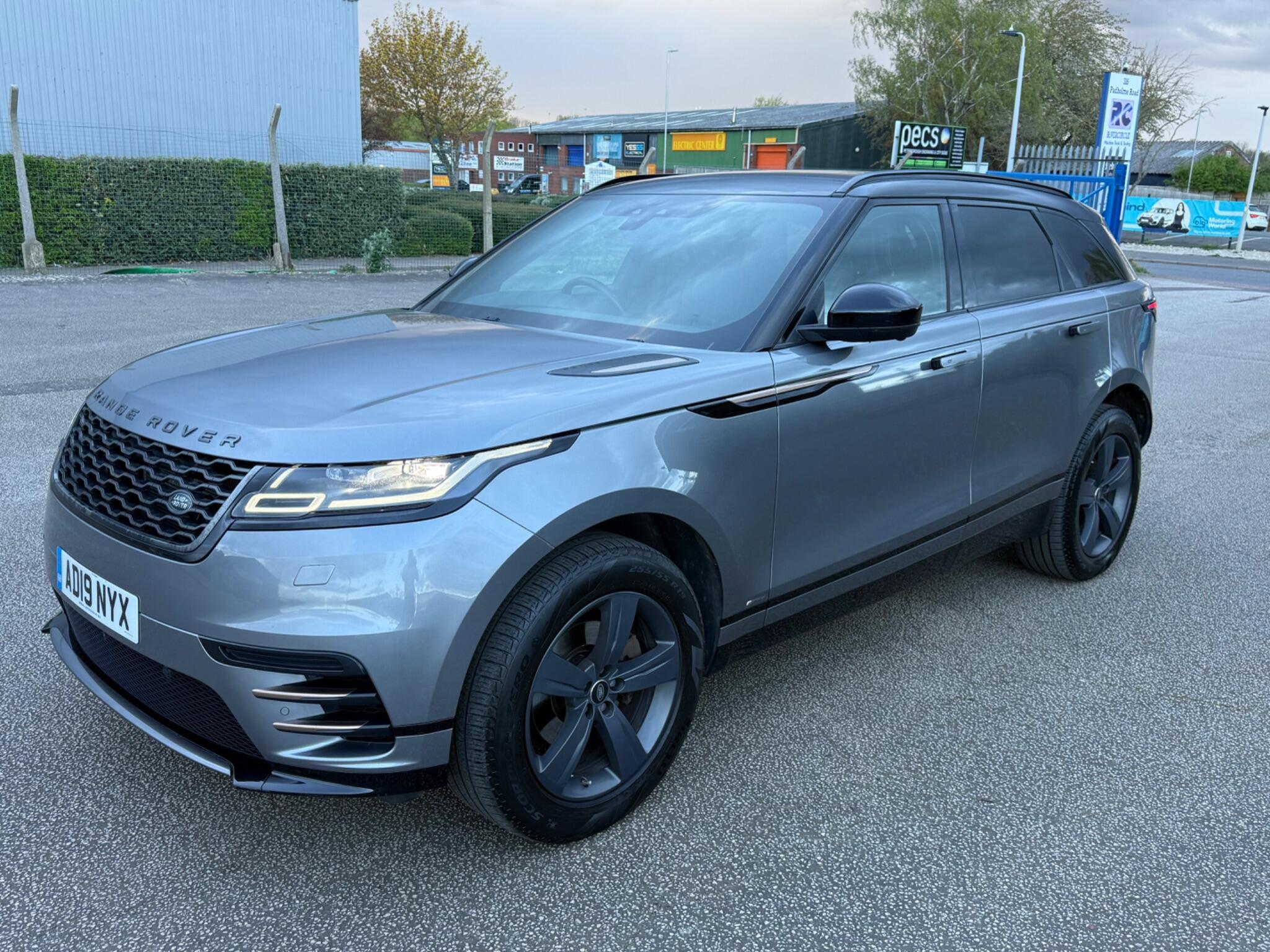 Land Rover Range Rover Velar view 9