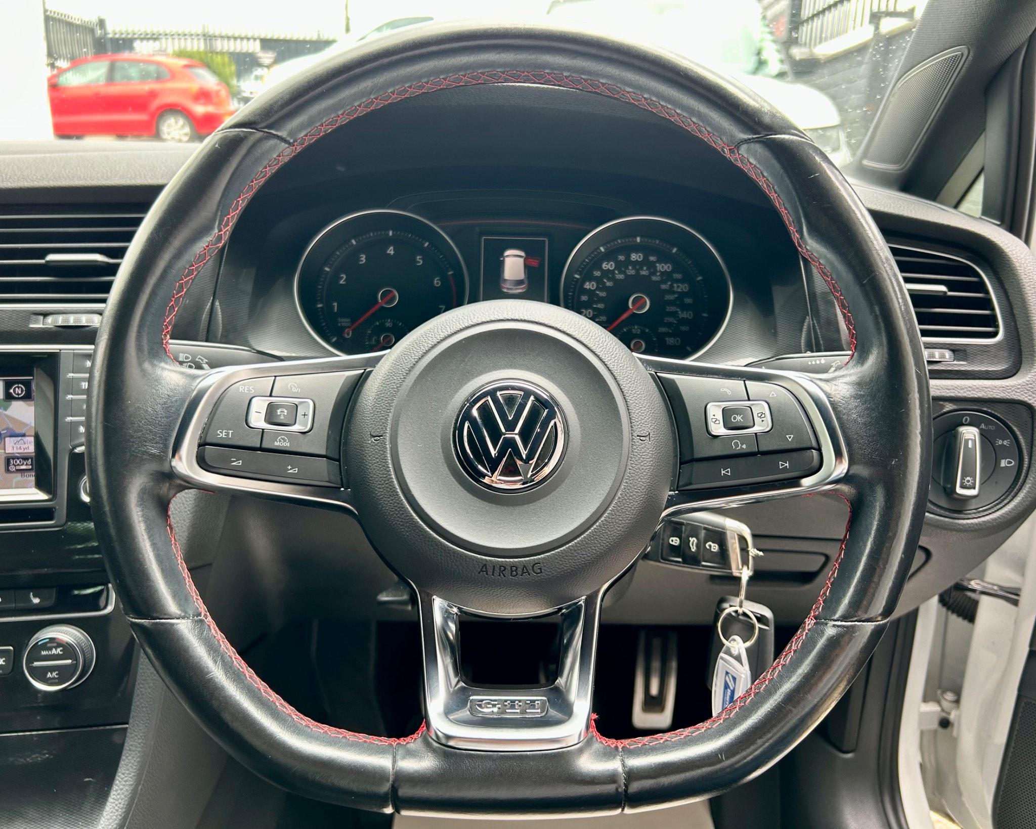 Volkswagen Golf view 19
