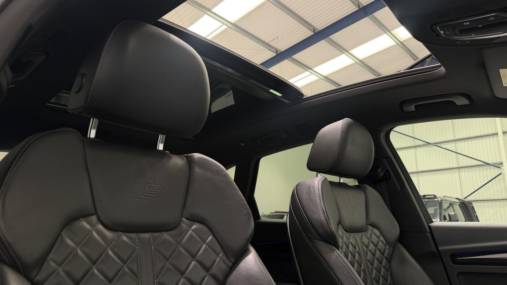 Audi SQ5 view 23