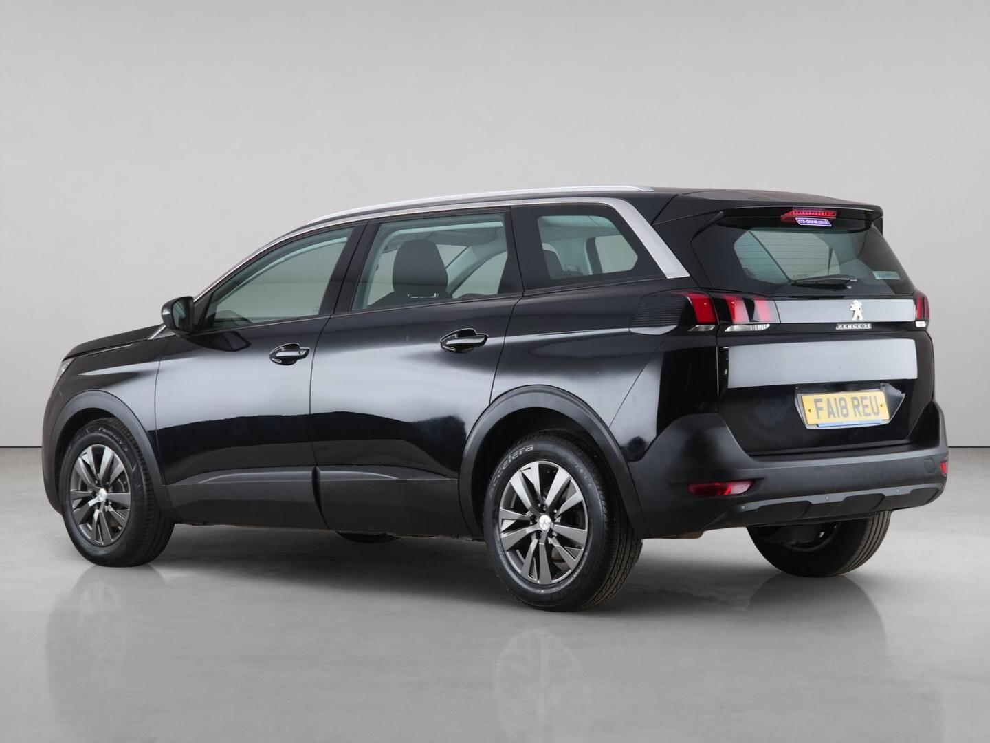 Peugeot 5008 view 8