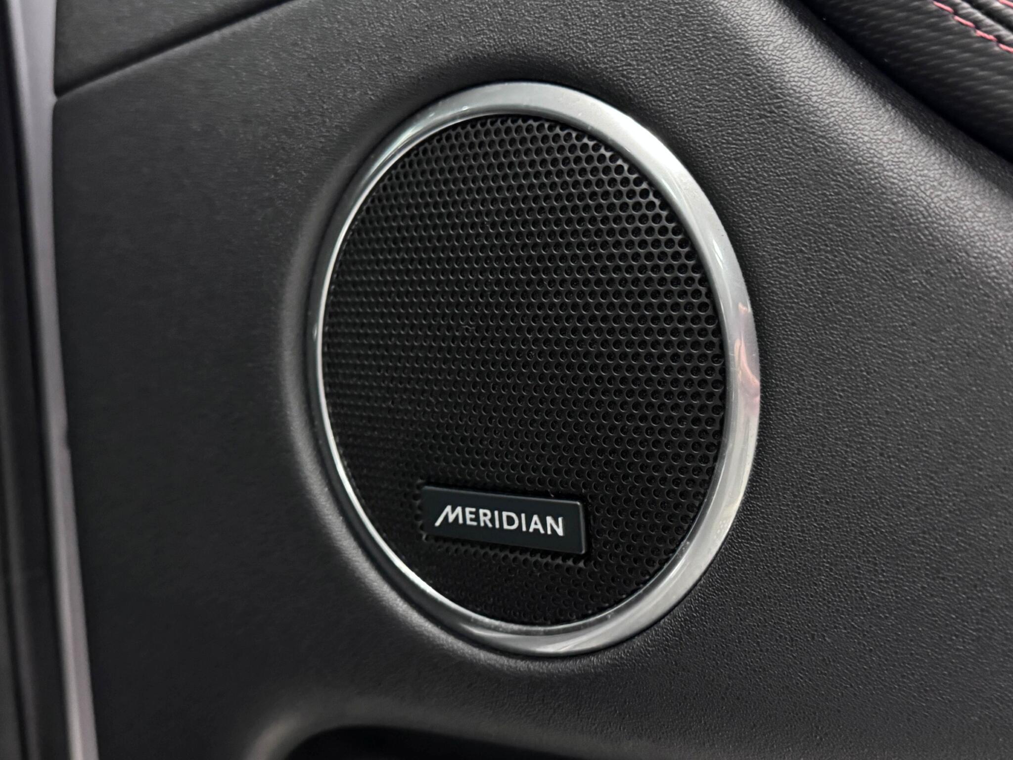 Land Rover Discovery Sport view 22