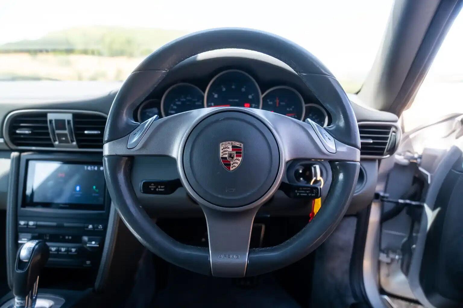 Porsche 911 view 20