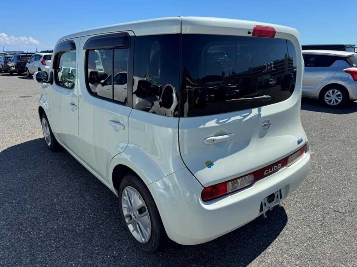 Nissan Cube view 2