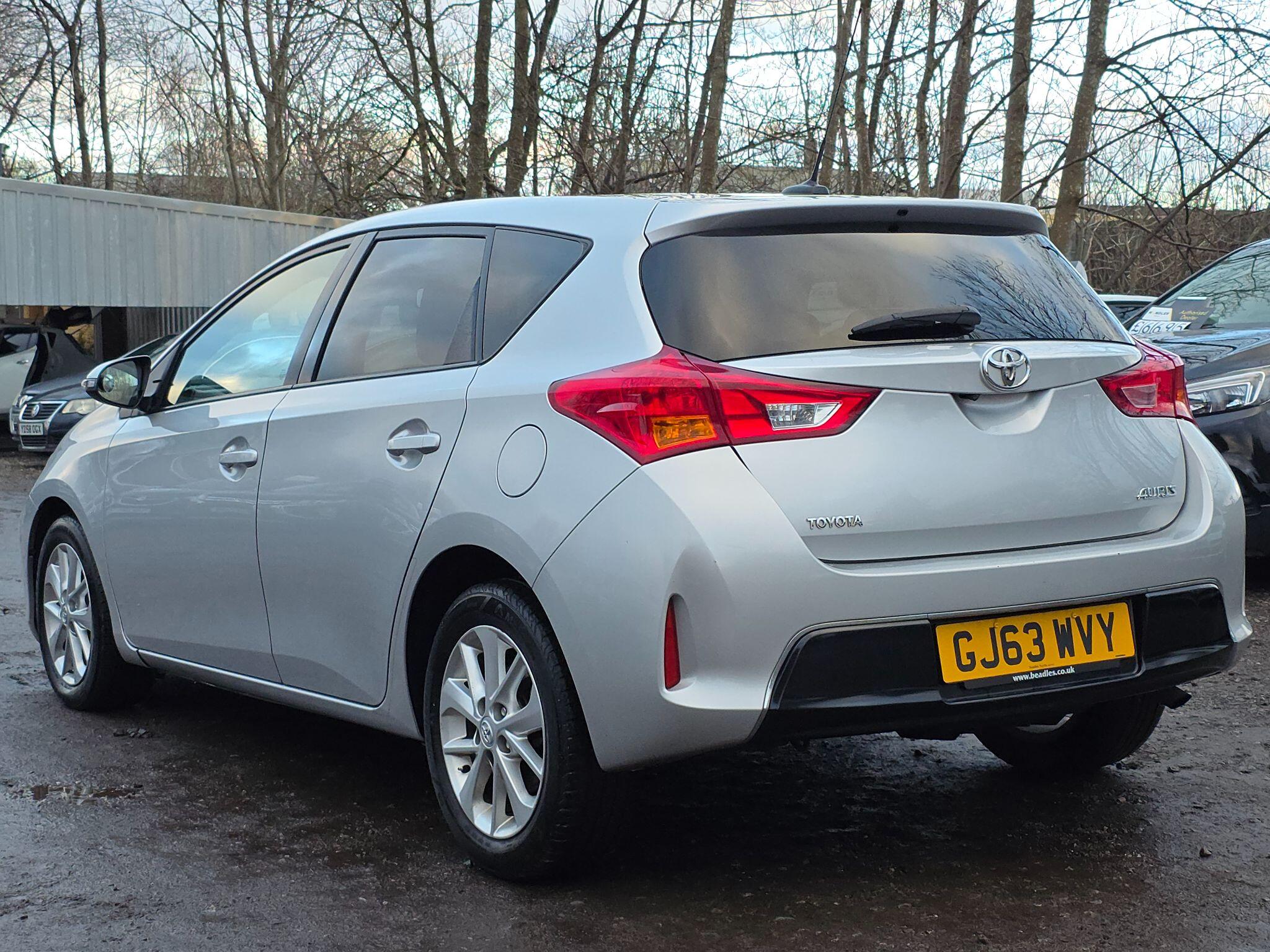 2013 Toyota Auris image 4
