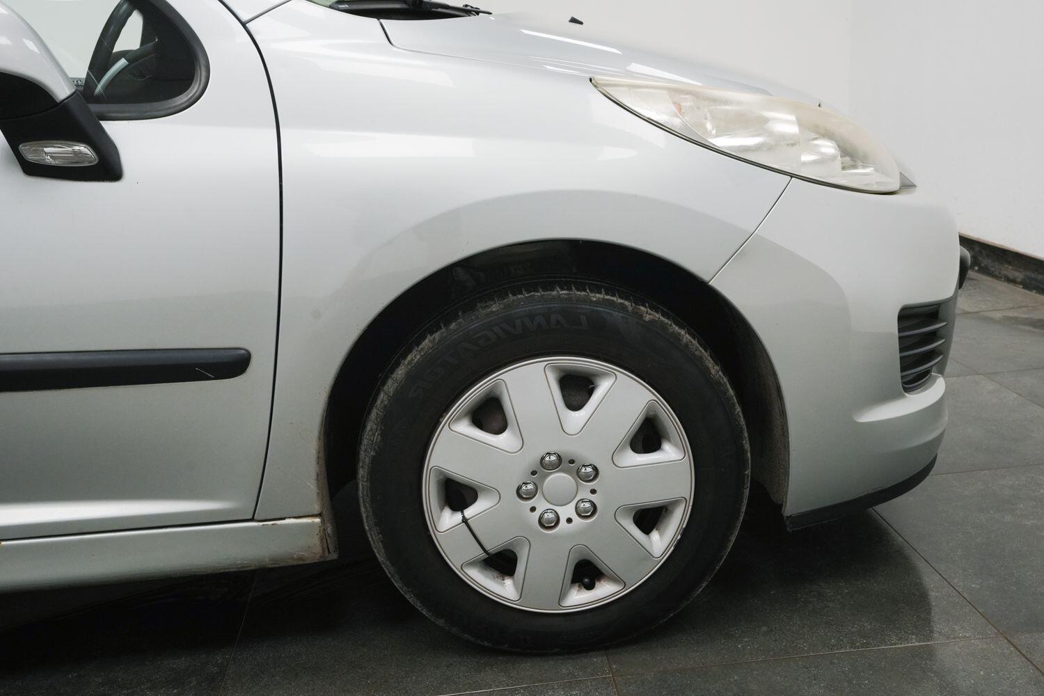 Peugeot 207 view 4