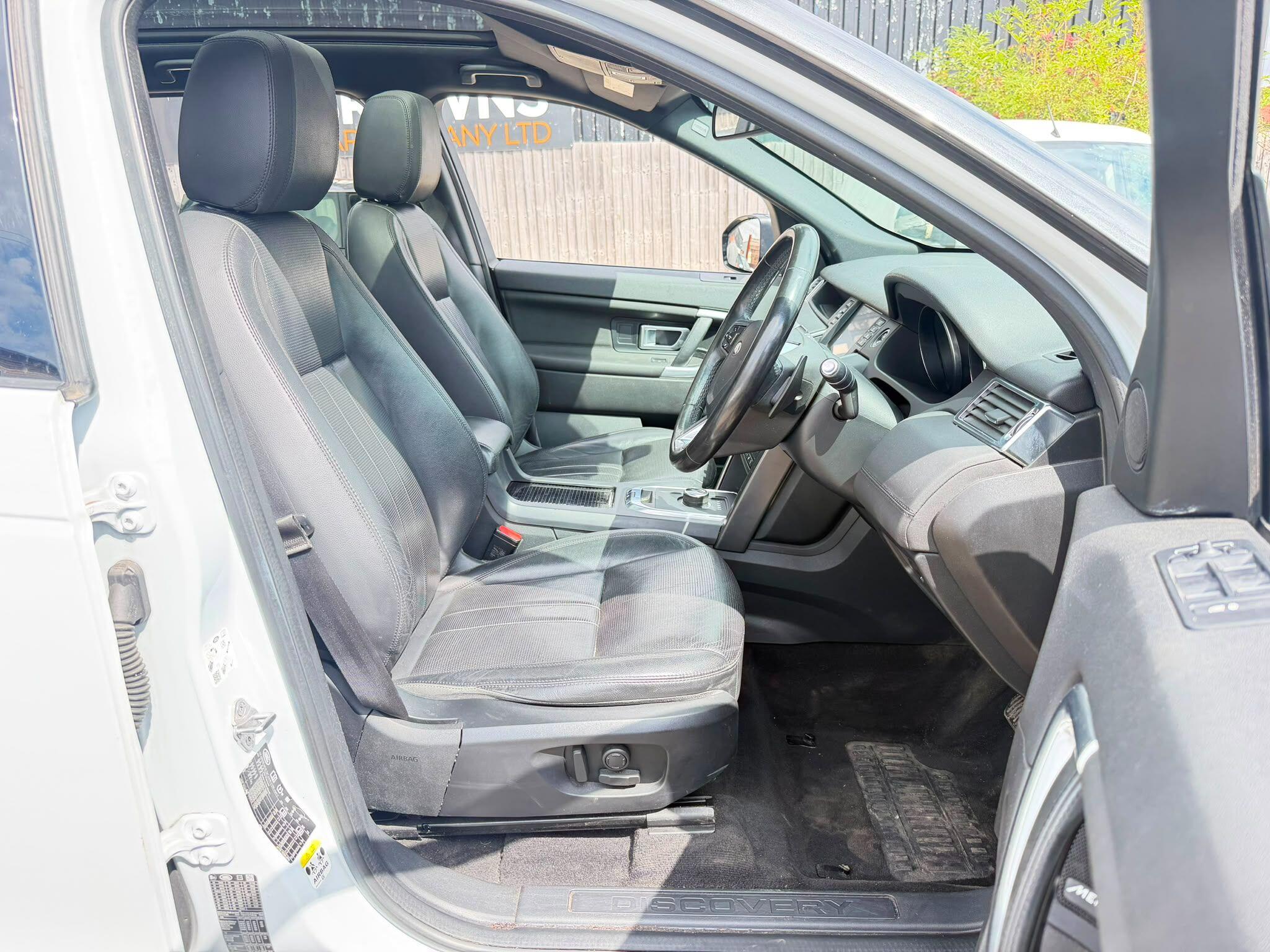 Land Rover Discovery Sport view 11