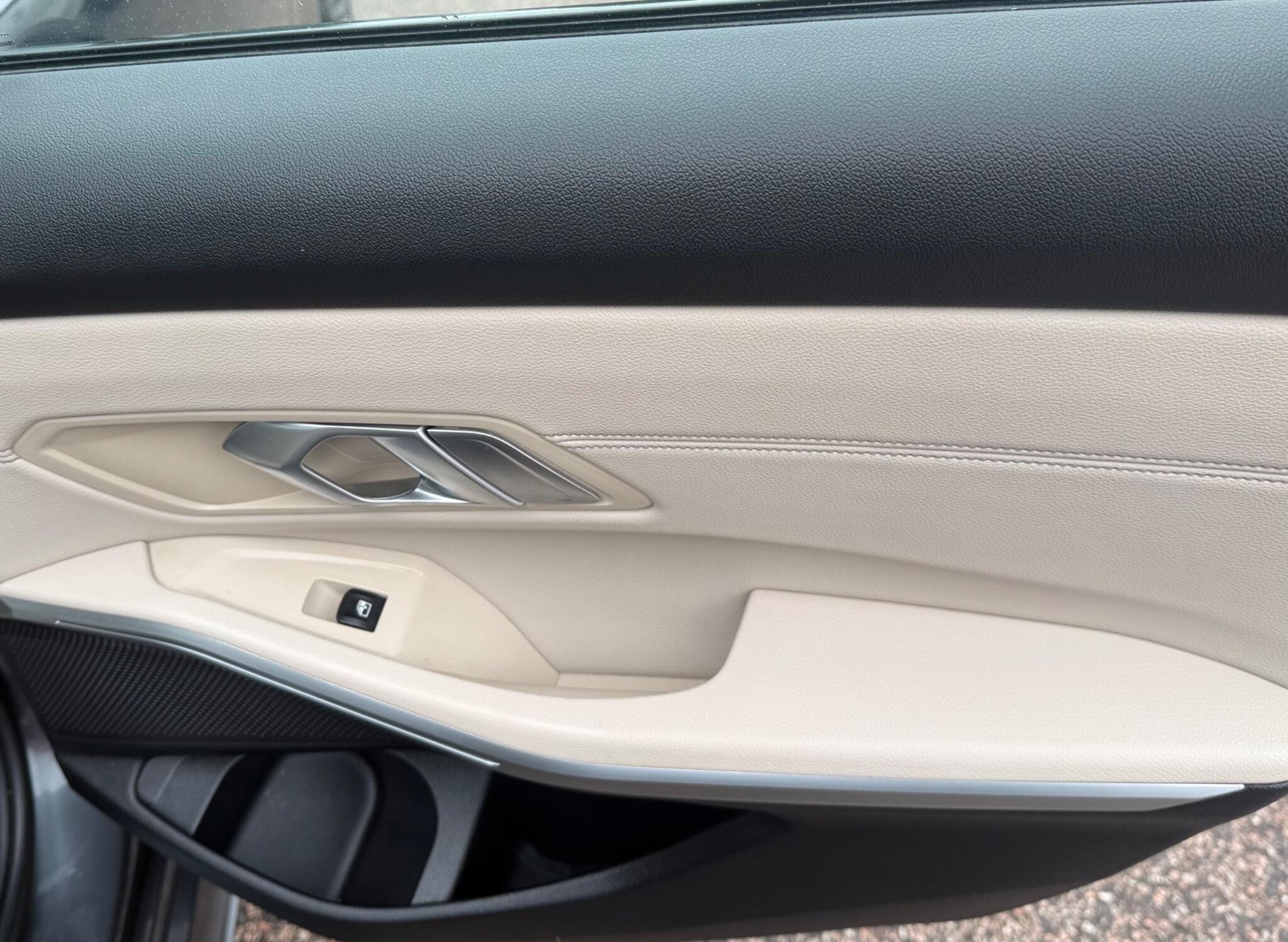 BMW 3 Series view 18