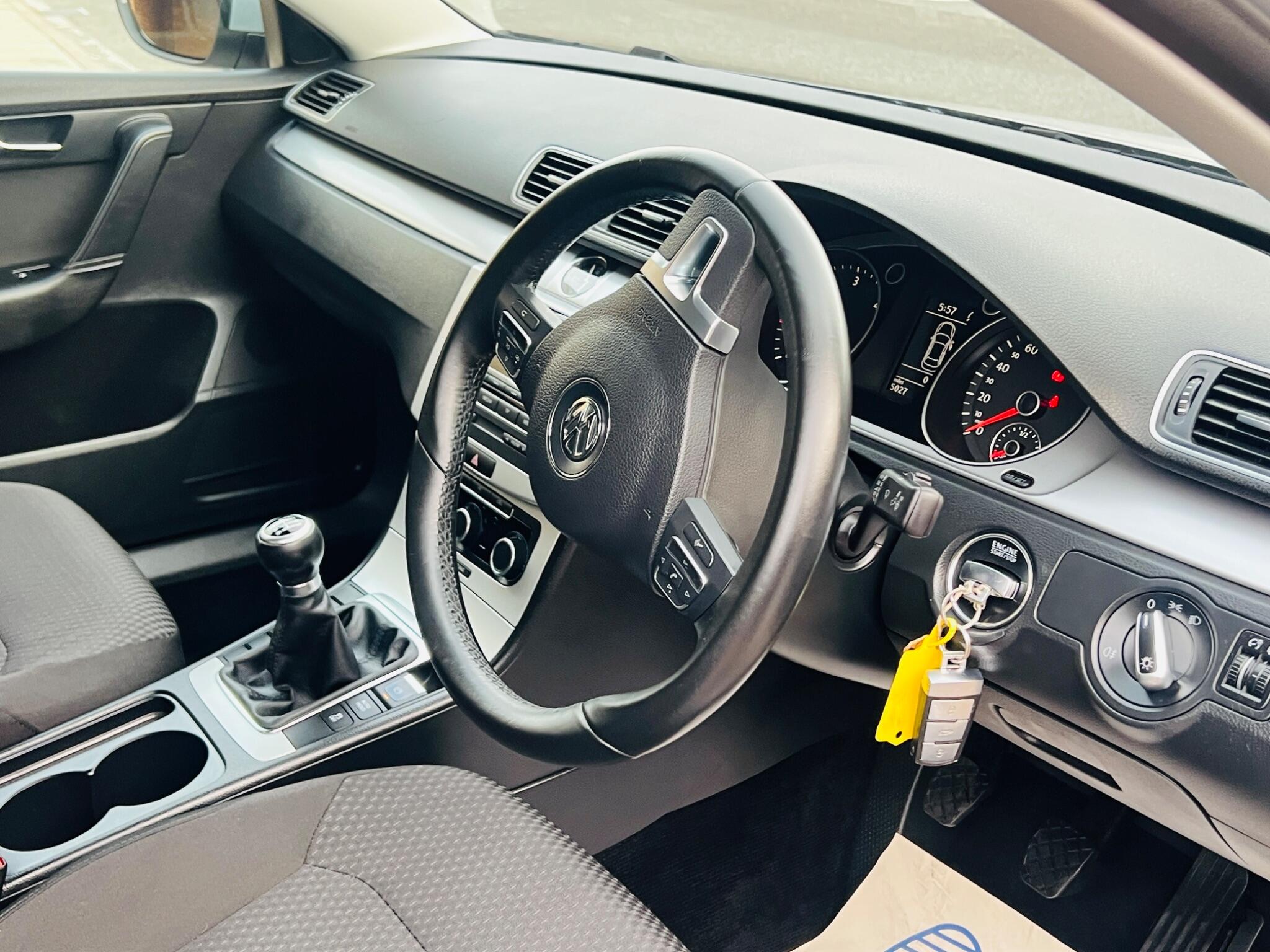 Volkswagen Passat view 41