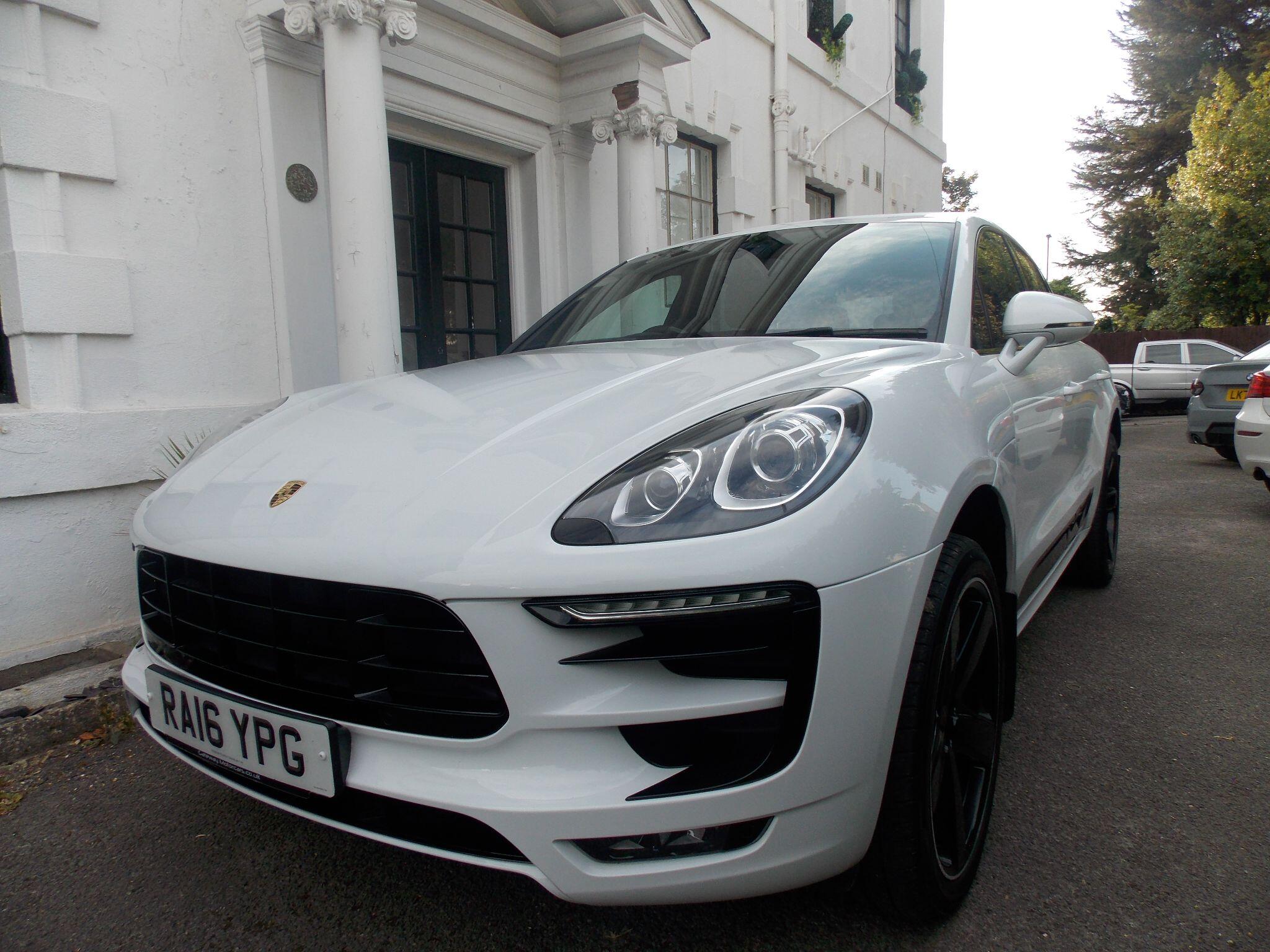 Porsche Macan view 4
