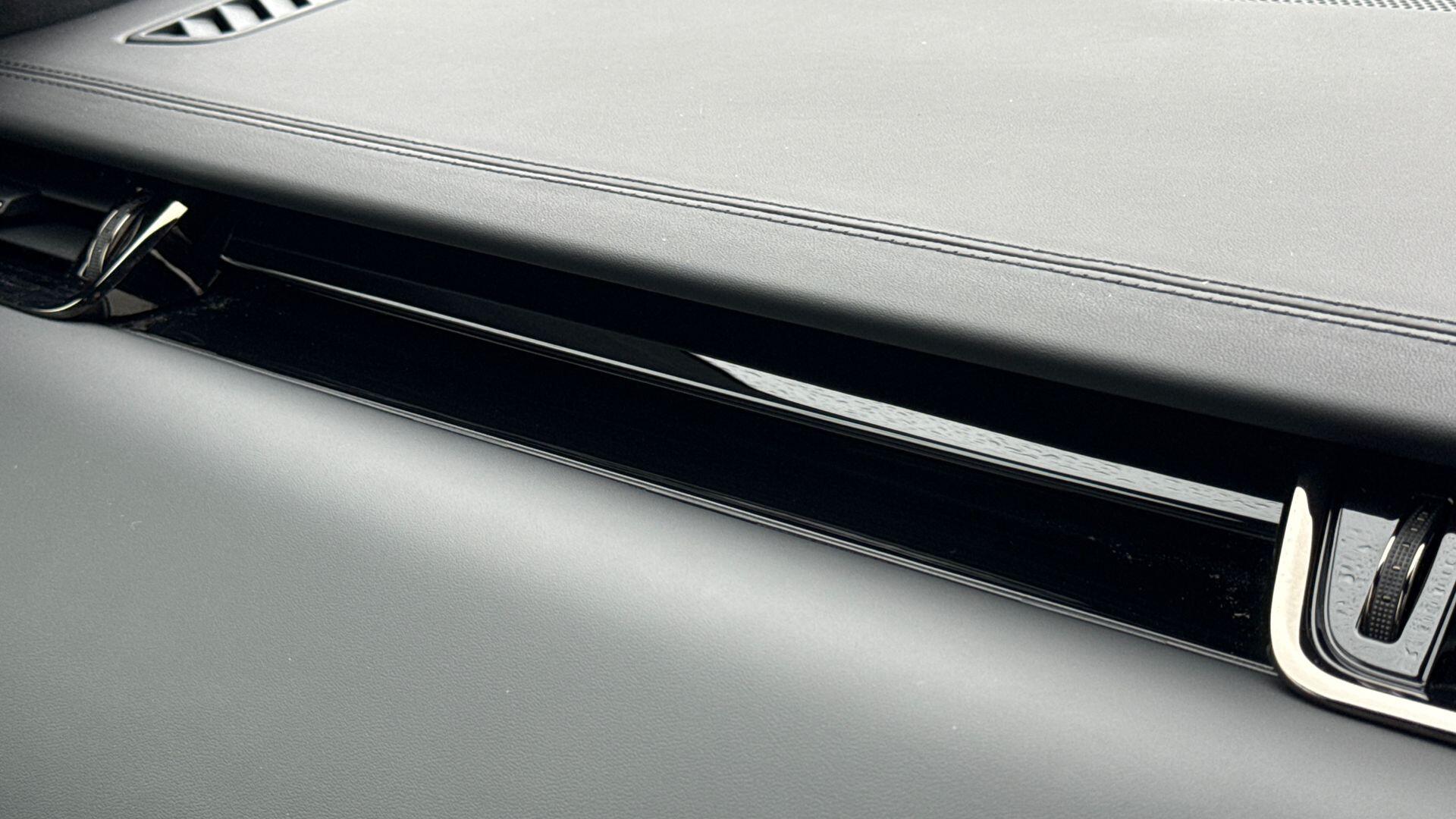 Land Rover Range Rover Evoque view 28