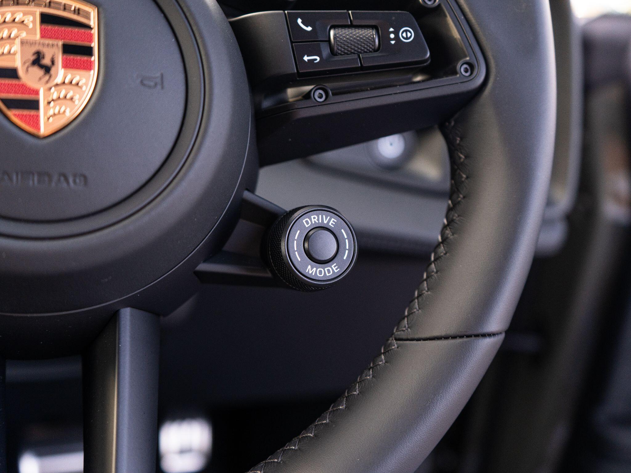 Porsche Cayenne view 29
