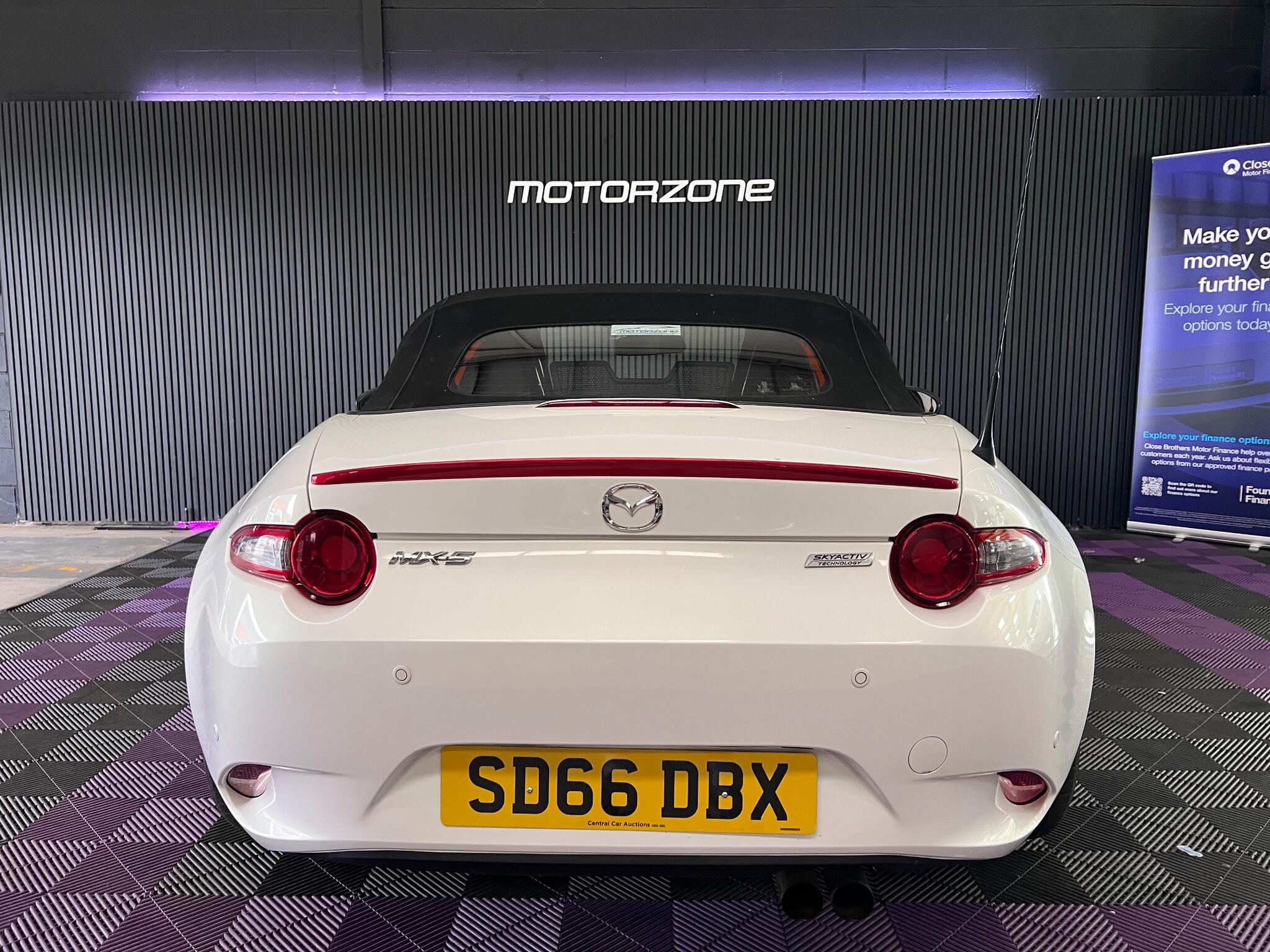 Mazda MX-5 view 21