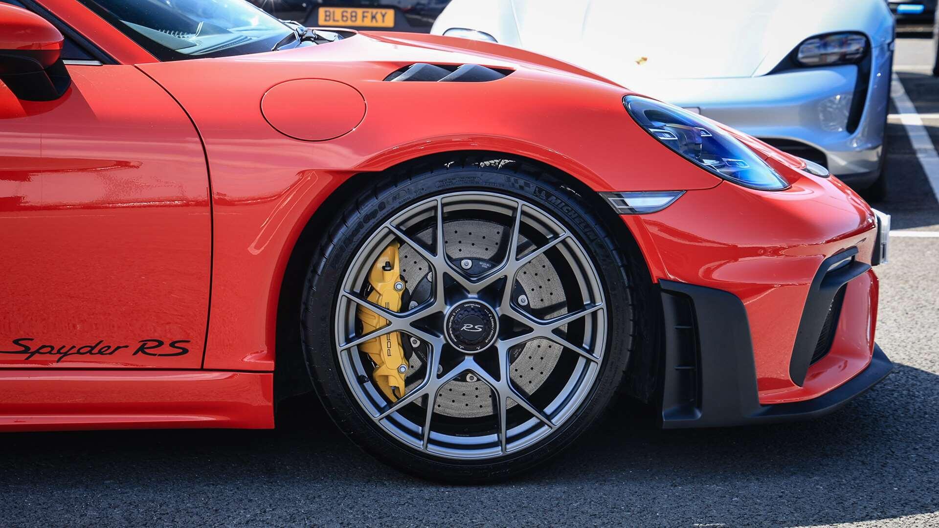 Porsche 718 Spyder view 6