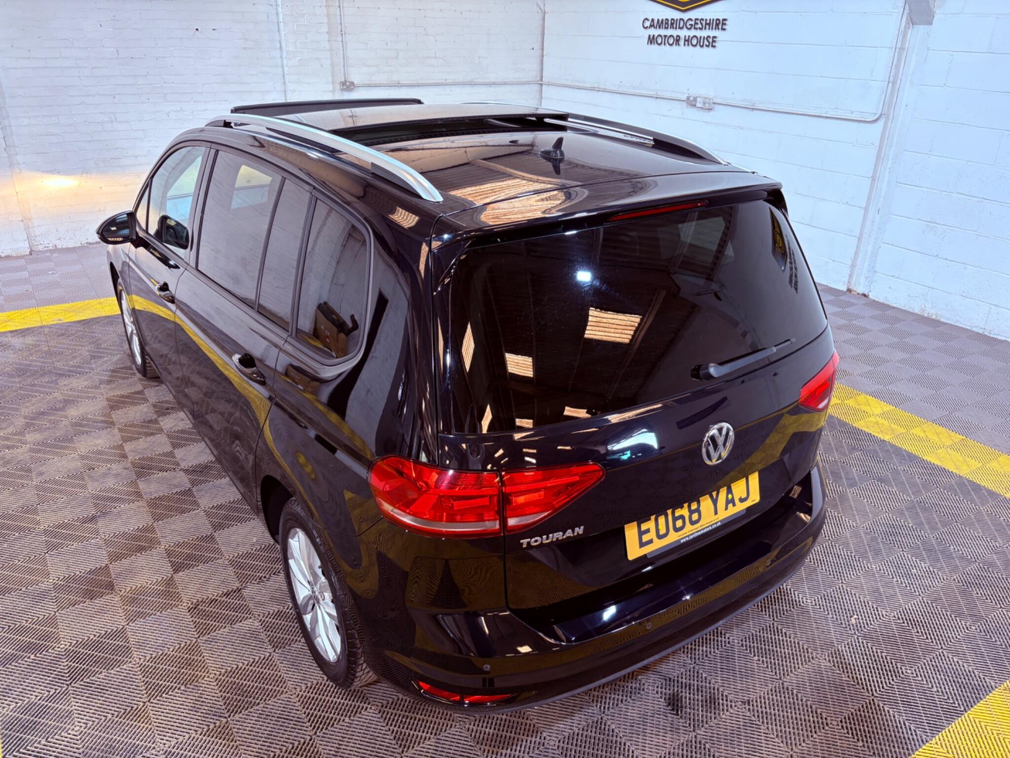 Volkswagen Touran view 12