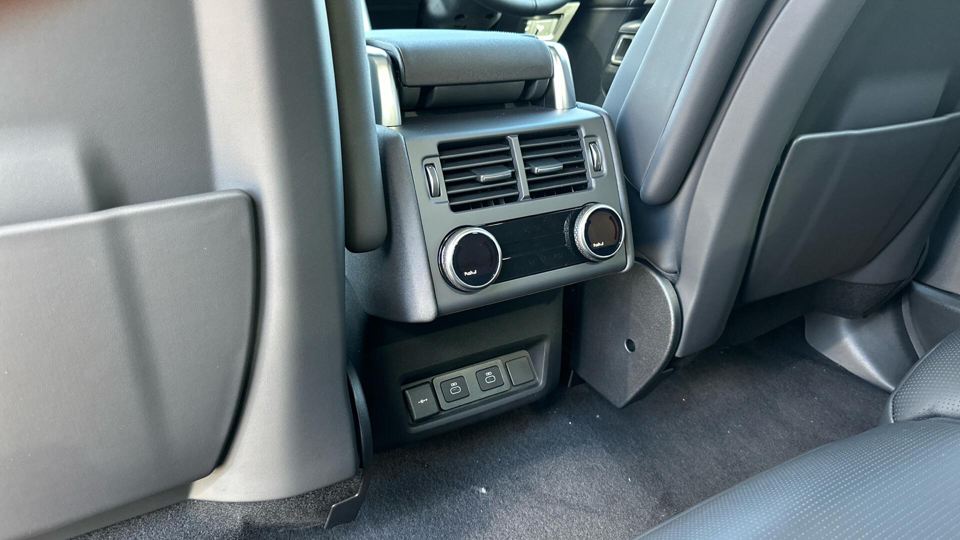 Land Rover Discovery view 32