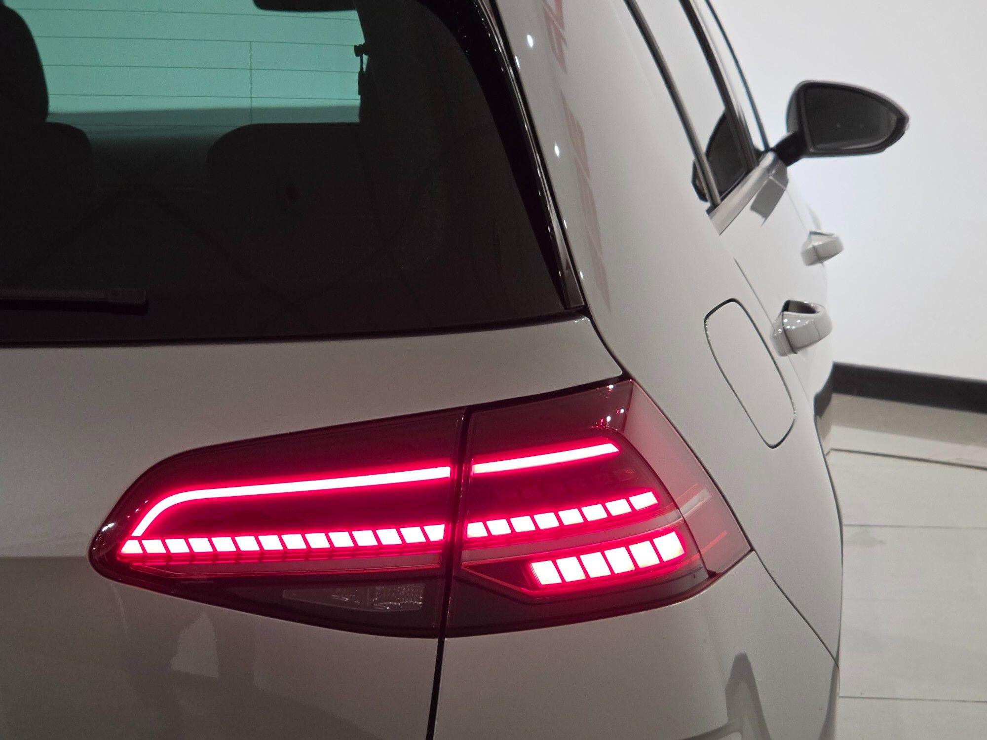 Volkswagen Golf view 40