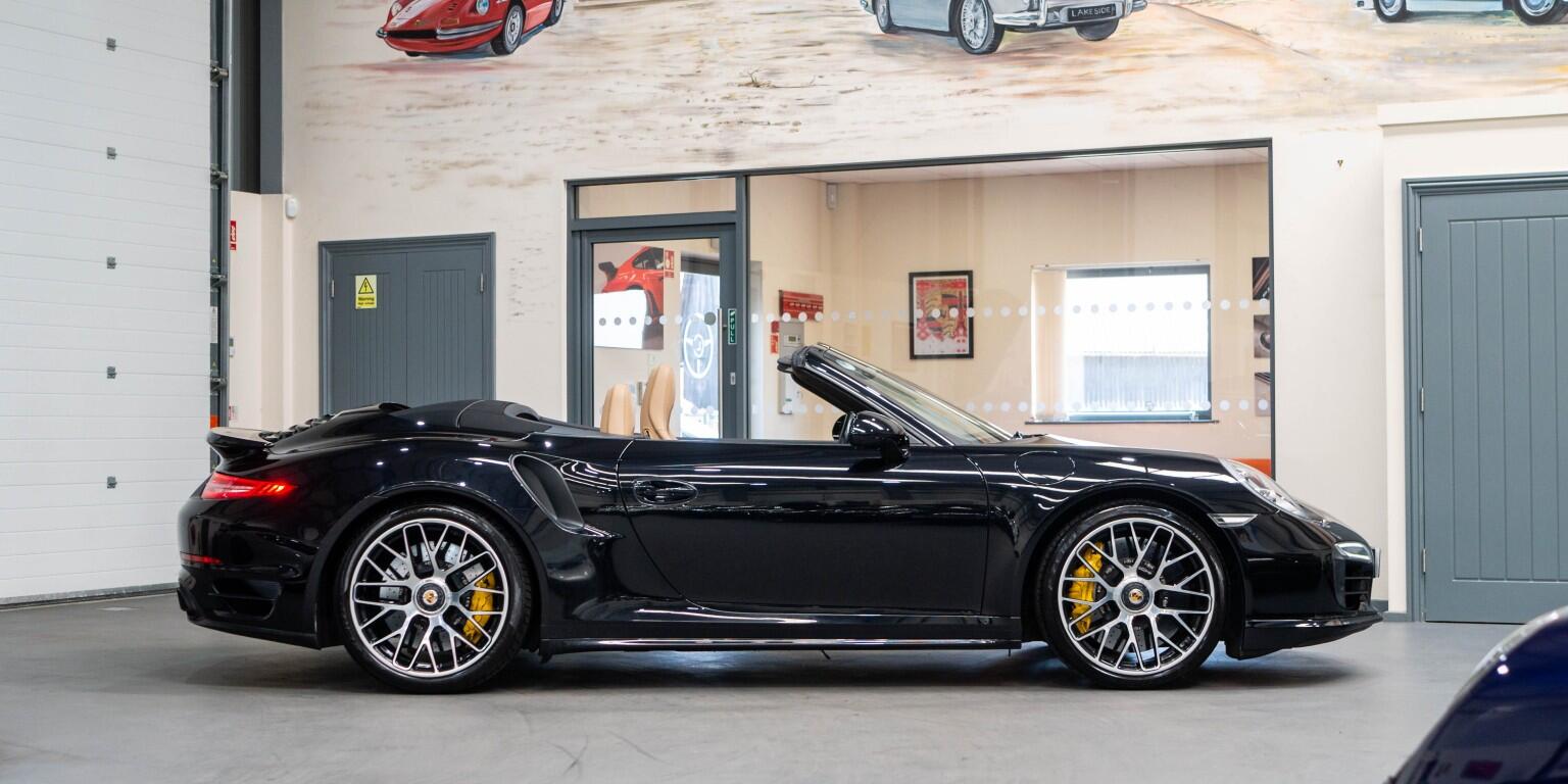 Porsche 911 view 12