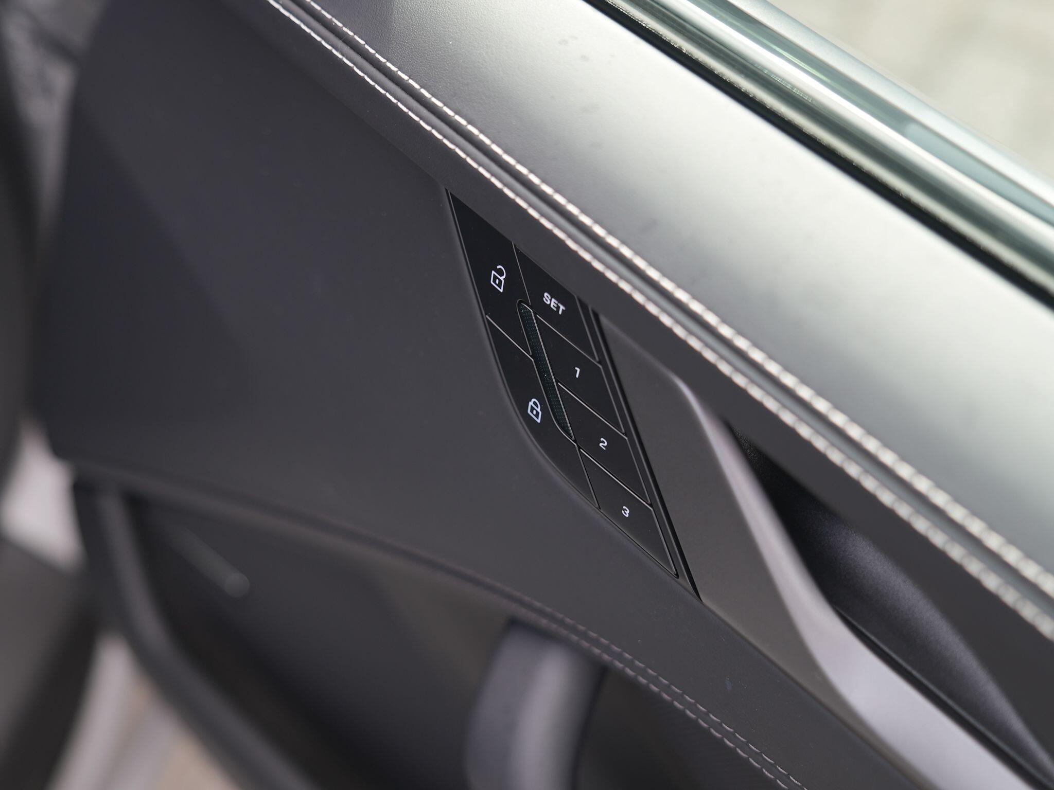 Porsche 911 view 16
